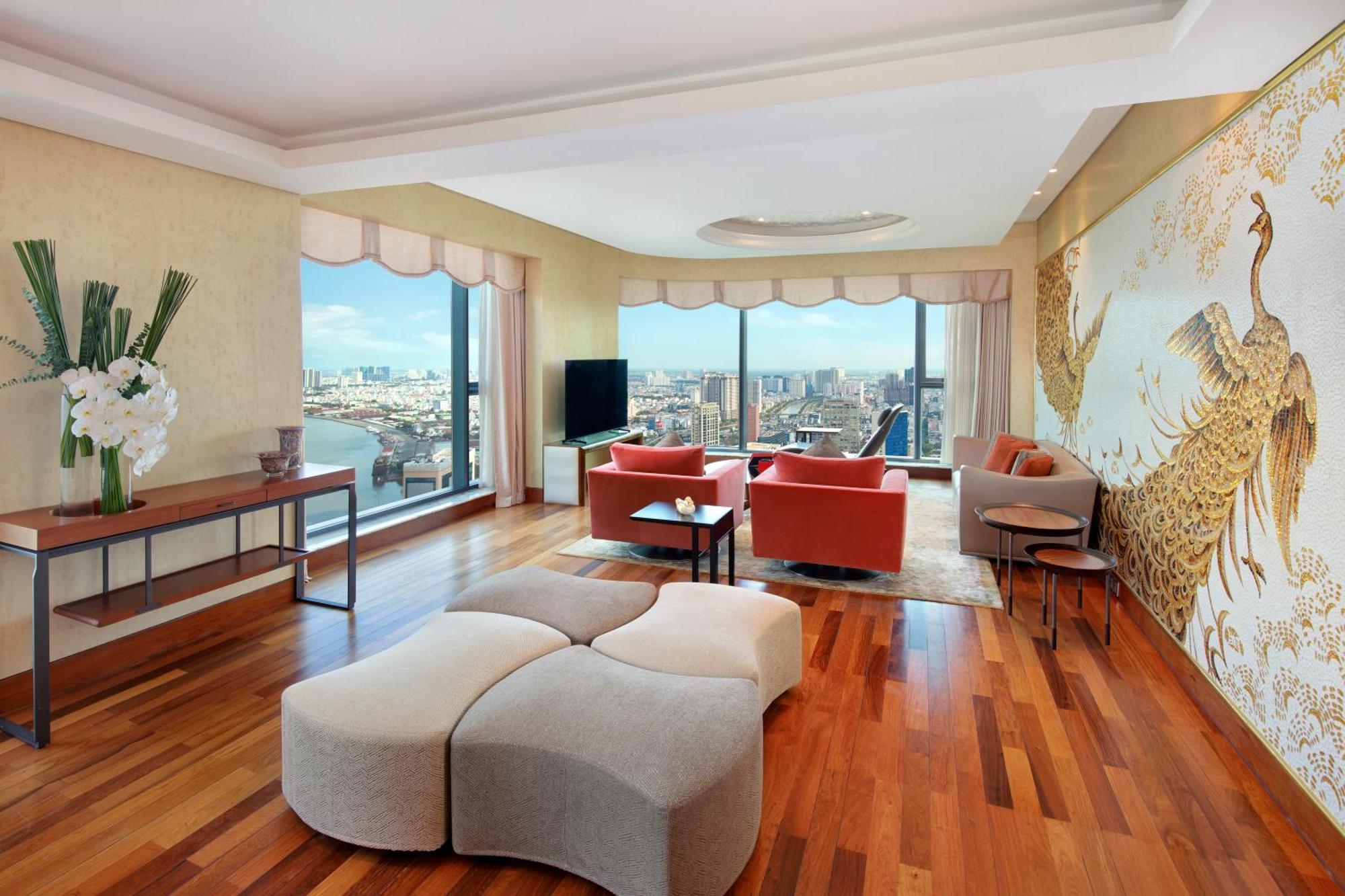 Designer Suite Two-way Airport Transfer Executive Lounge Access