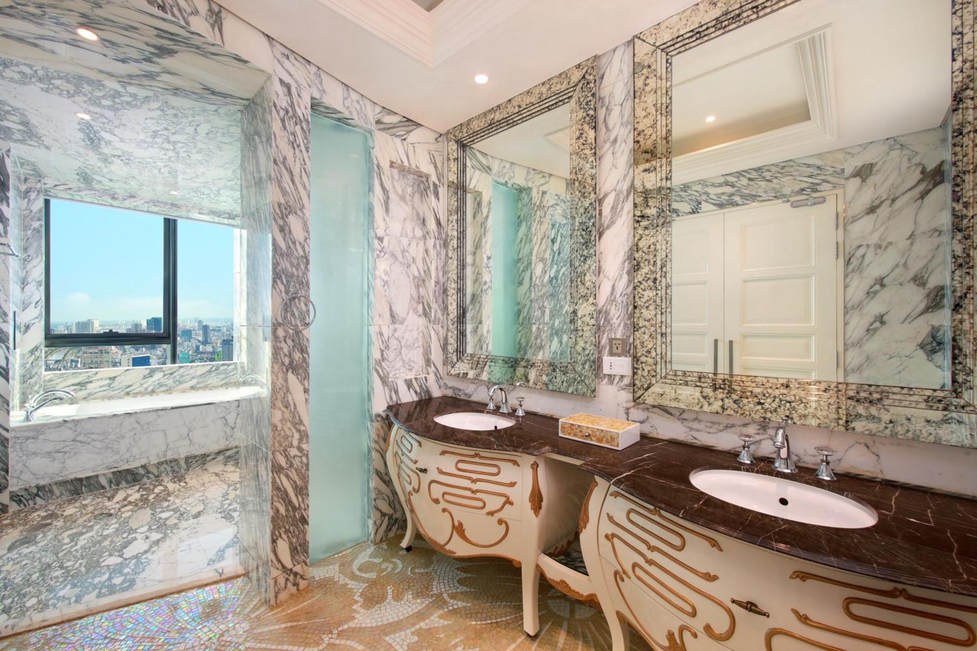 Designer Suite Two-way Airport Transfer Executive Lounge Access