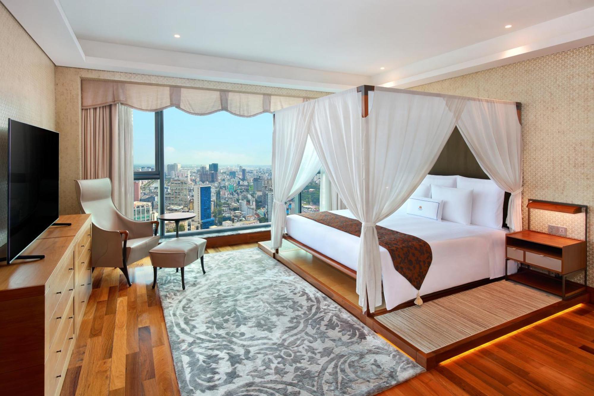 Designer Suite Two-way Airport Transfer Executive Lounge Access