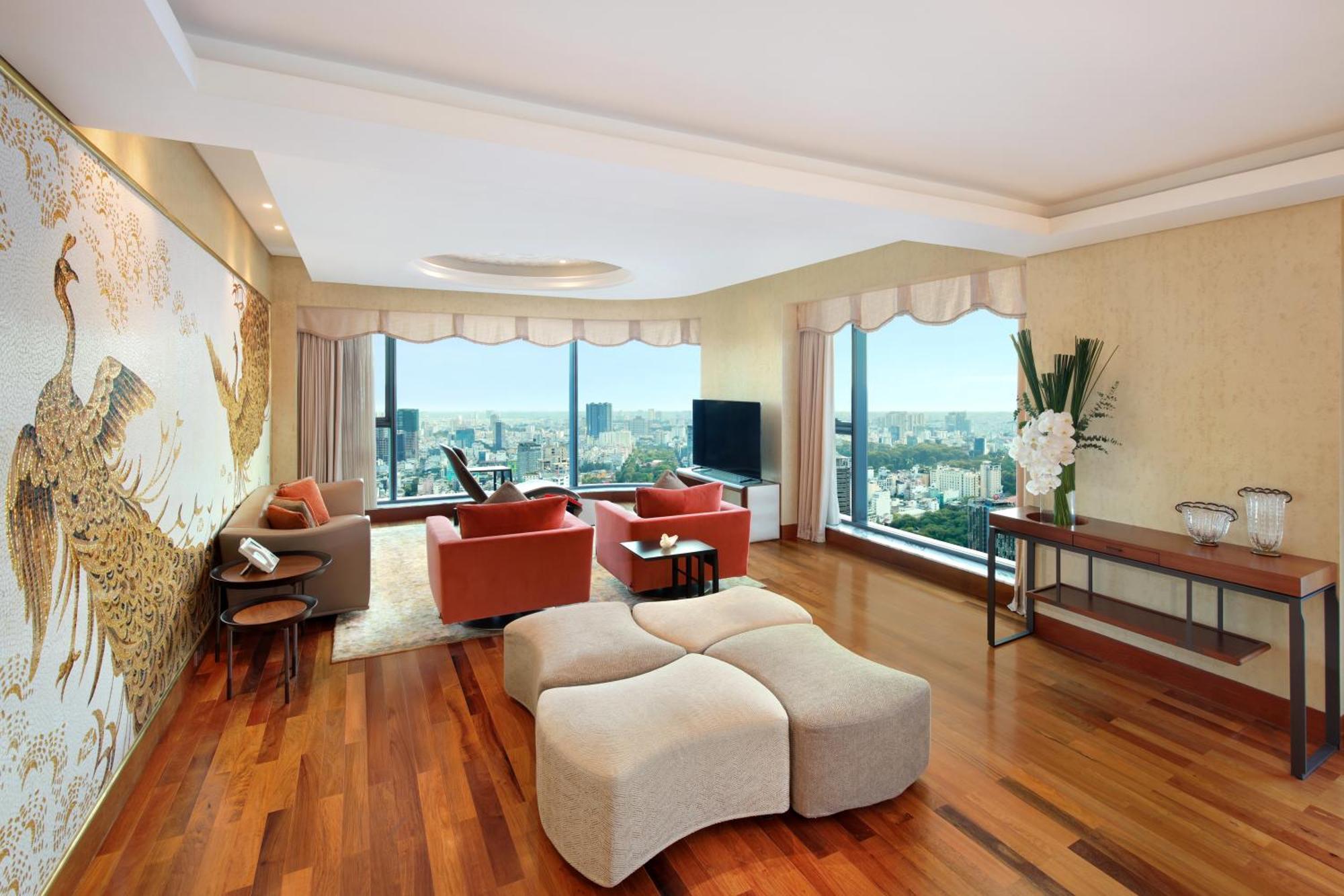 Designer Suite Two-way Airport Transfer Executive Lounge Access