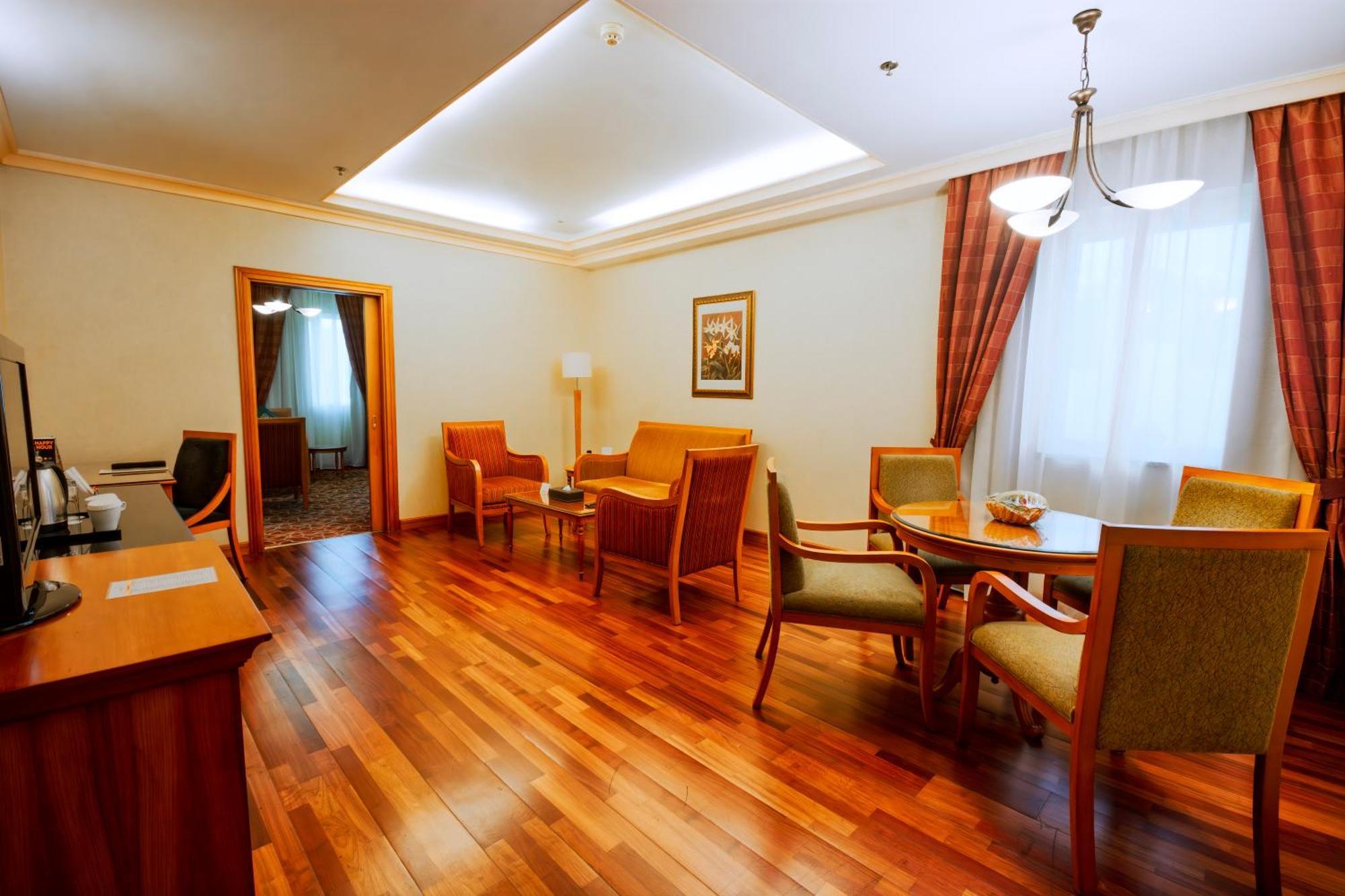 Avenue Suite
