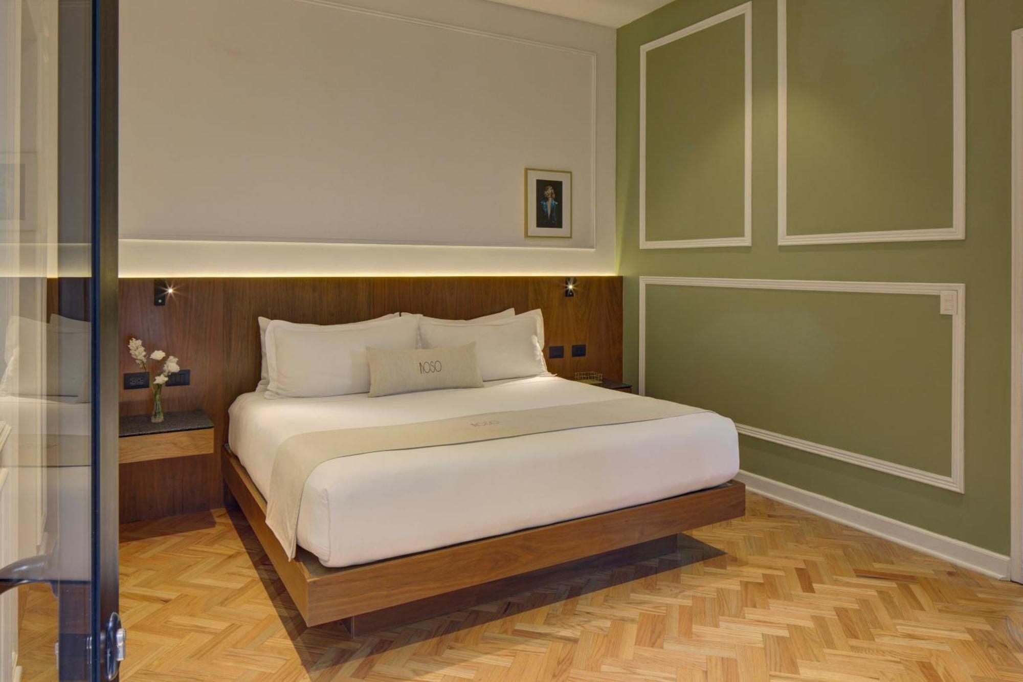 Queen Studio,1699431054:JPEG