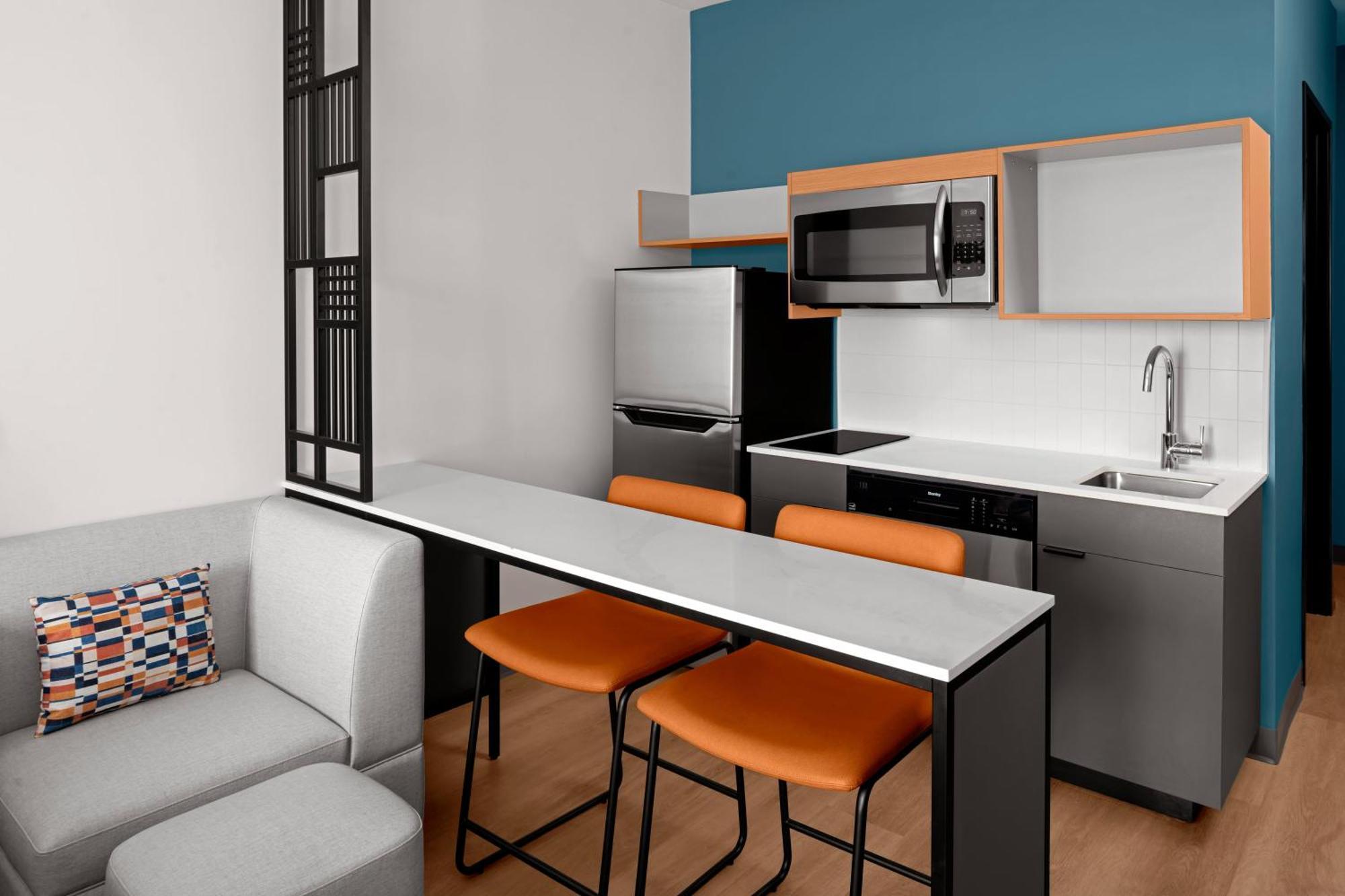 Studio Queen Room – Hearing Accessible