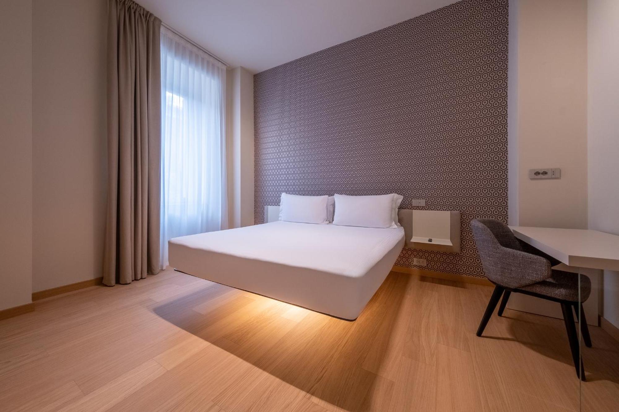 Deluxe Suite with Balcony