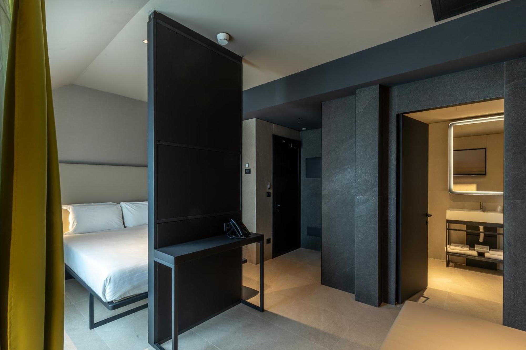 Superior Double Room with Balcony and City view