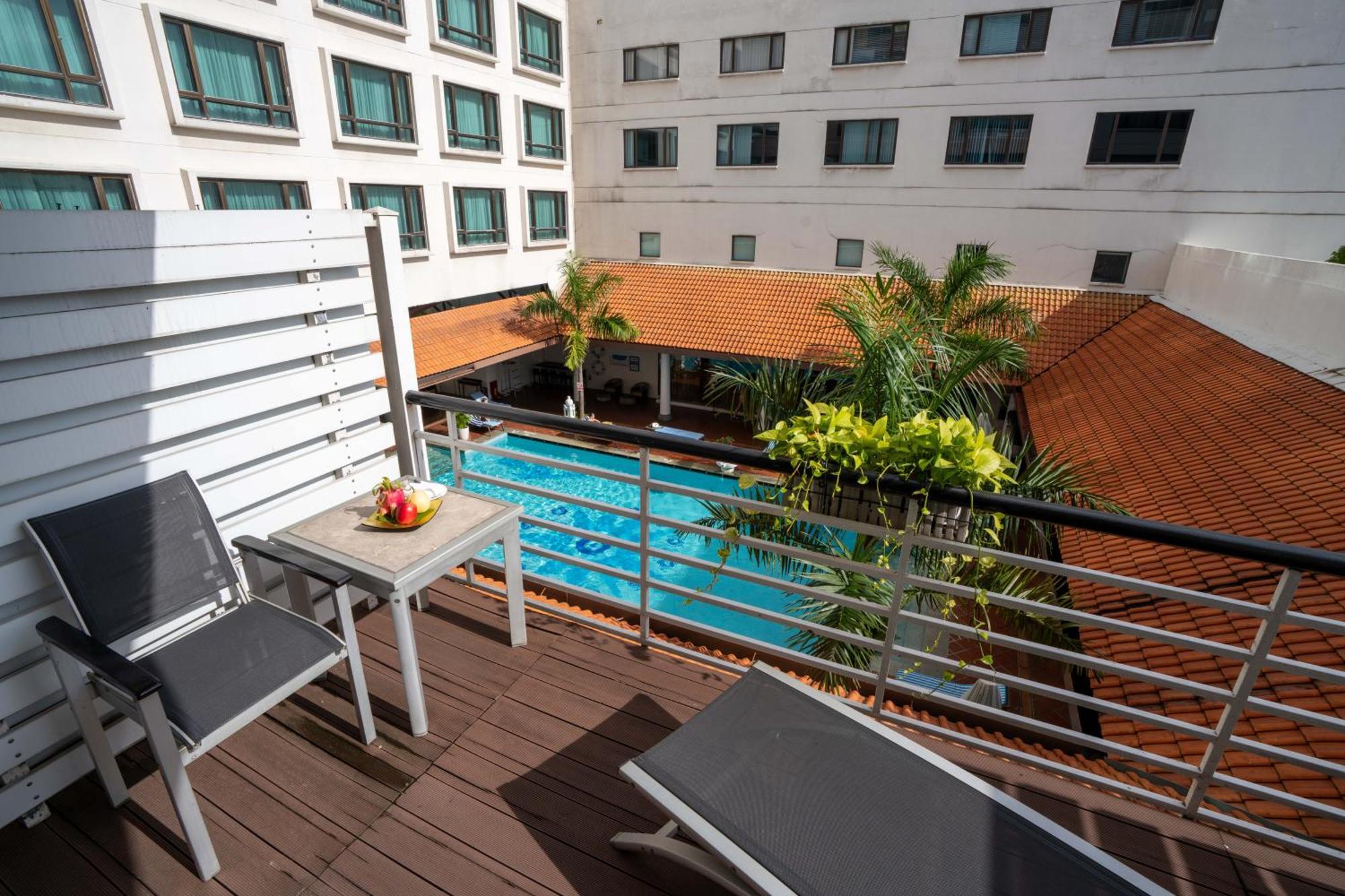 Premier Balcony King B