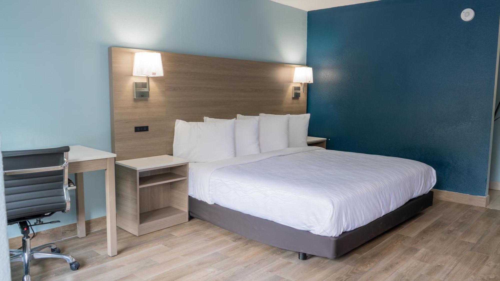 King Room with Walk-In Shower - Disability Access/Non-Smoking