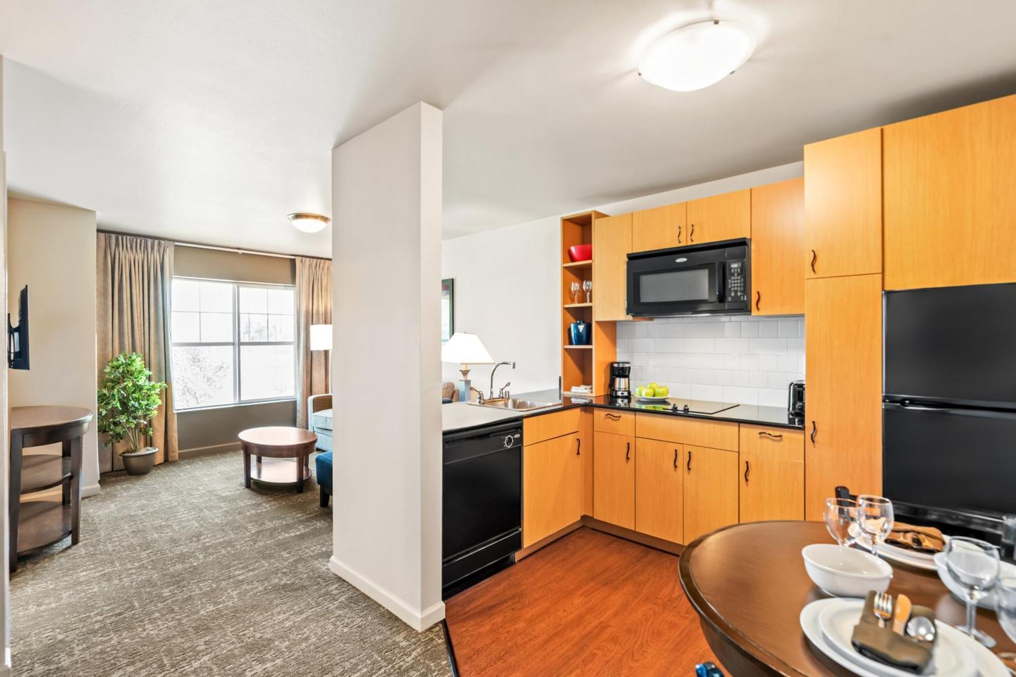 Queen Studio Kitchenette
