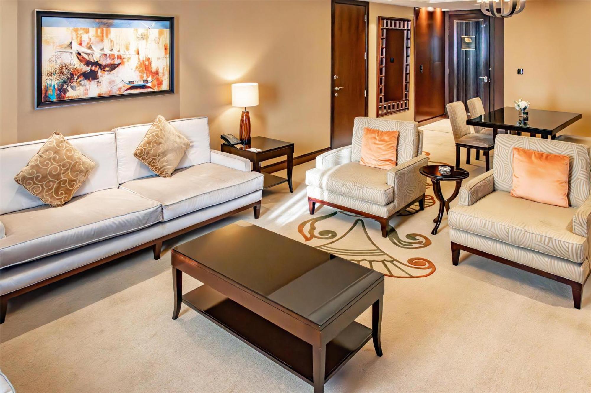 Executive King Suite Lounge Access