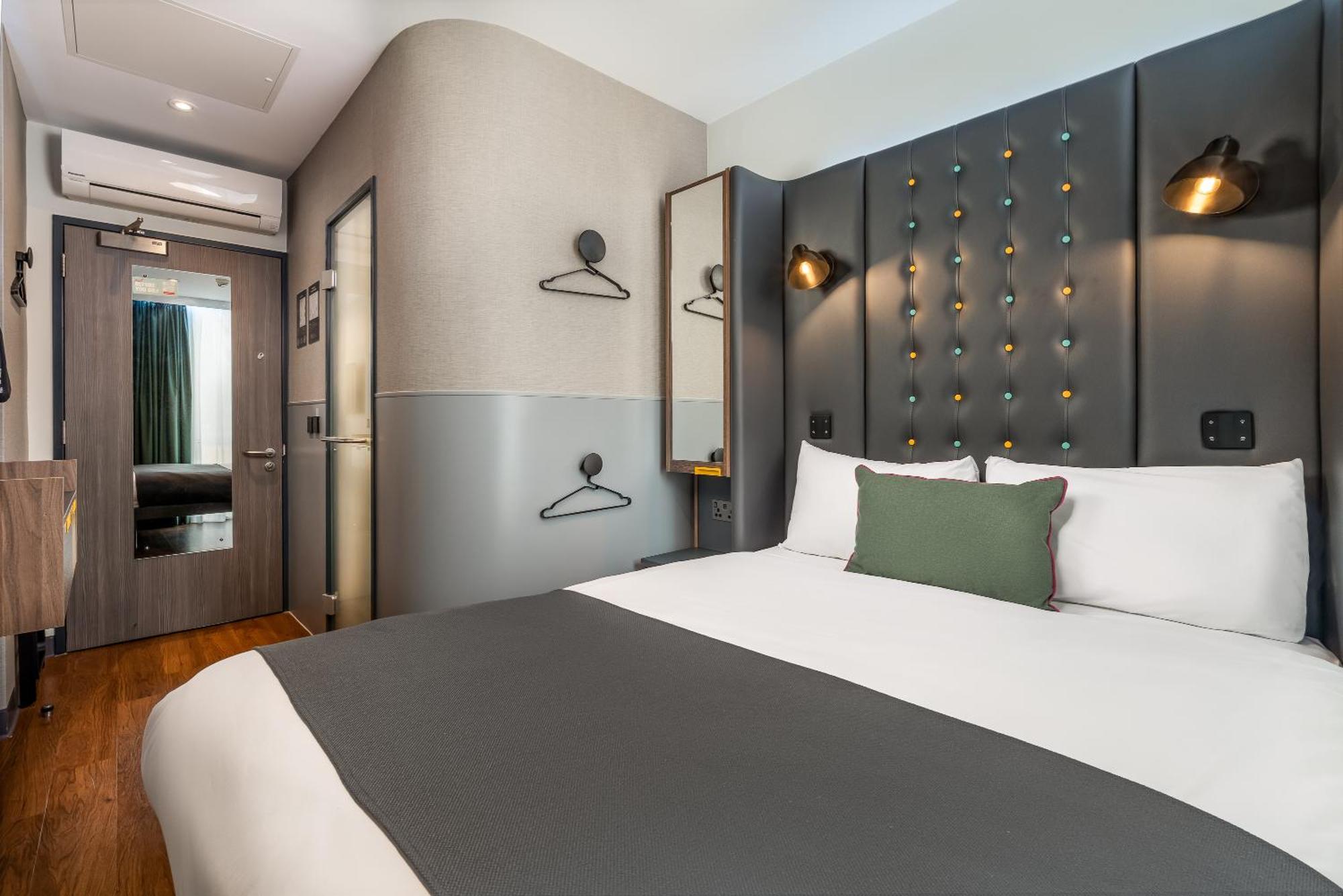 Cosy Double Room Window