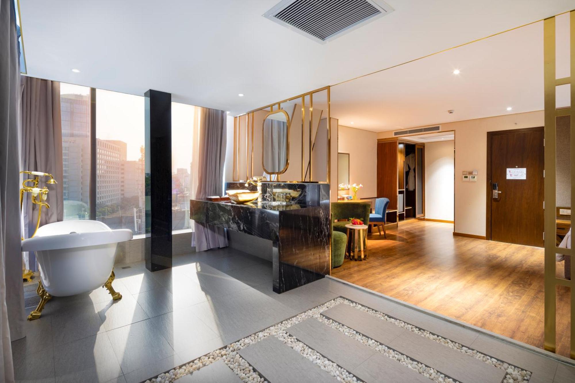 Junior Suite City View Minibar & Afternoon Tea