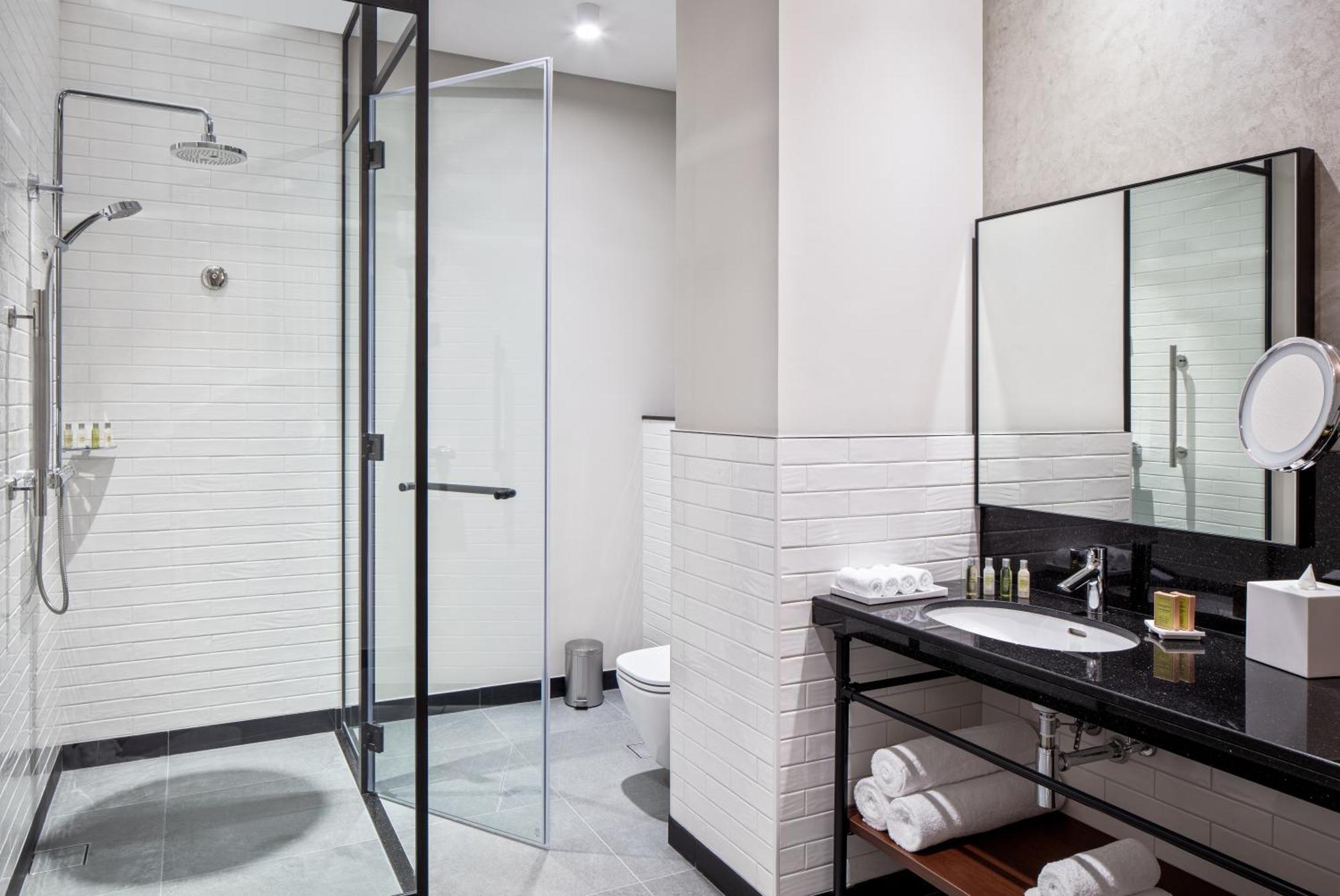 Family One-Bedroom Residential Suite Balcony