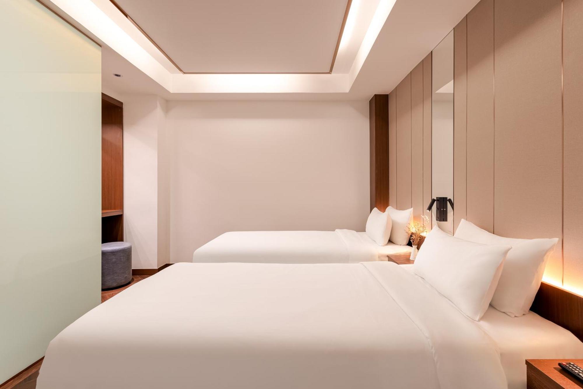 Twin Room No Window