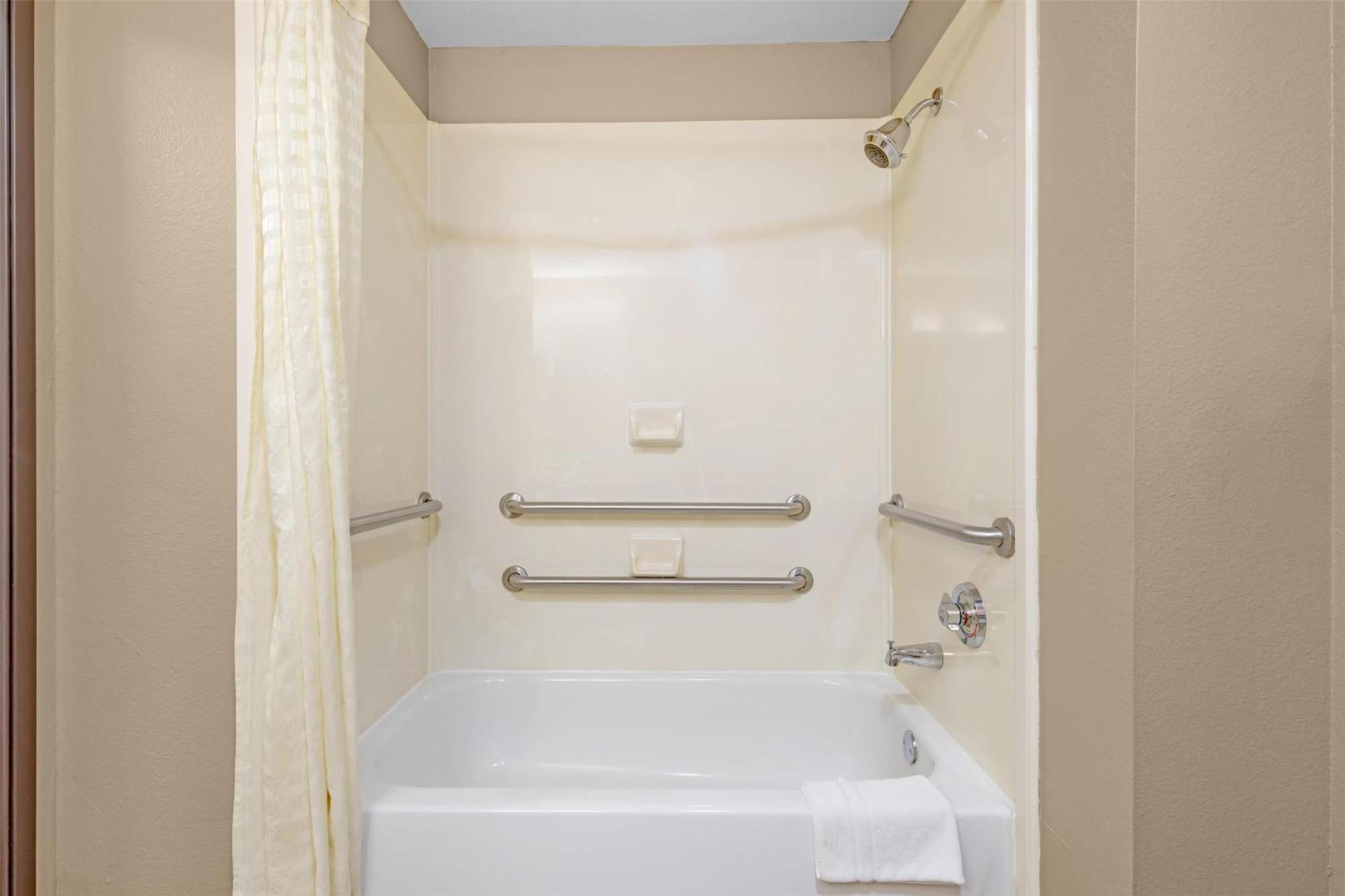 King Room with Mobility Accessible Tub