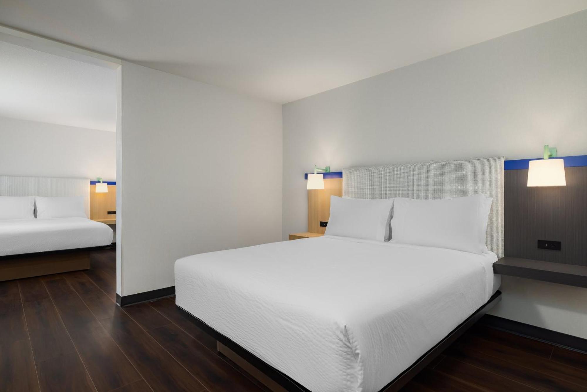 Premium Queen Room with Three Queen Beds