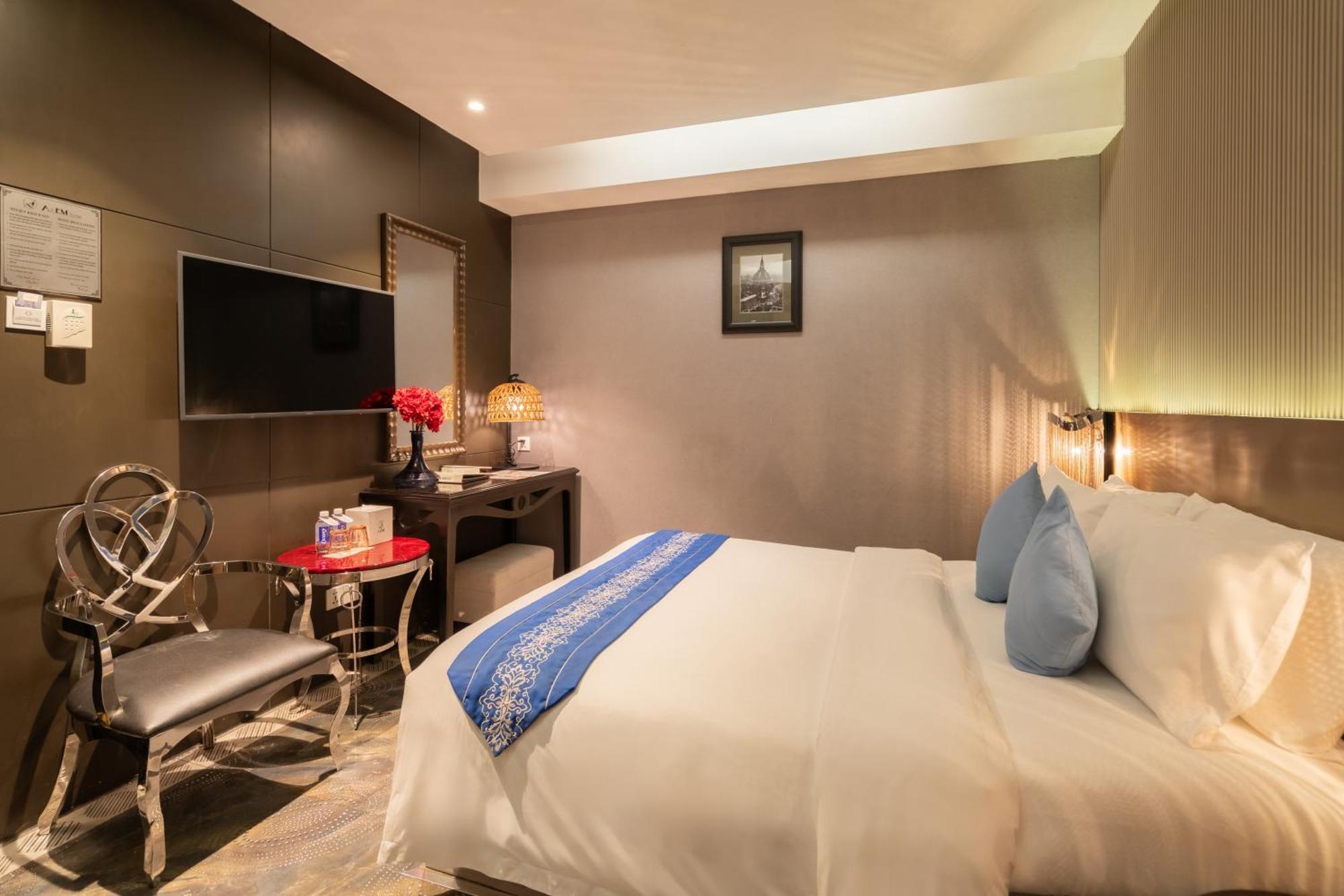 Senior Deluxe Double Room No Window Afternoon Tea