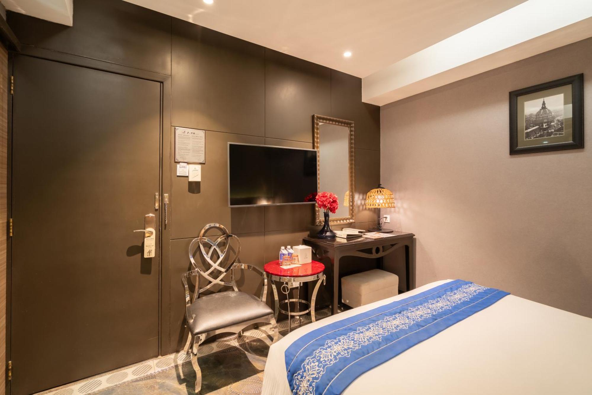 Senior Deluxe Double Room No Window Afternoon Tea