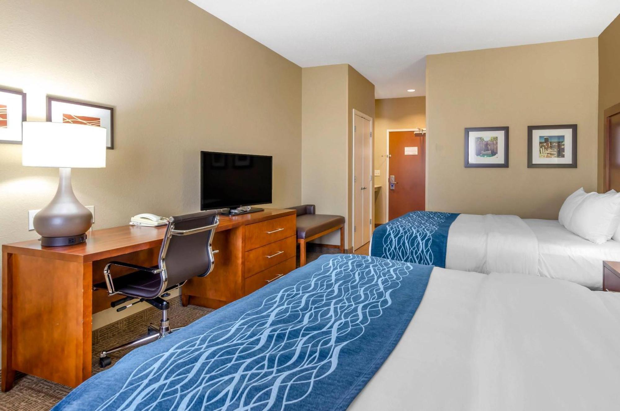 Queen Room Two Queen Beds Non-Smoking