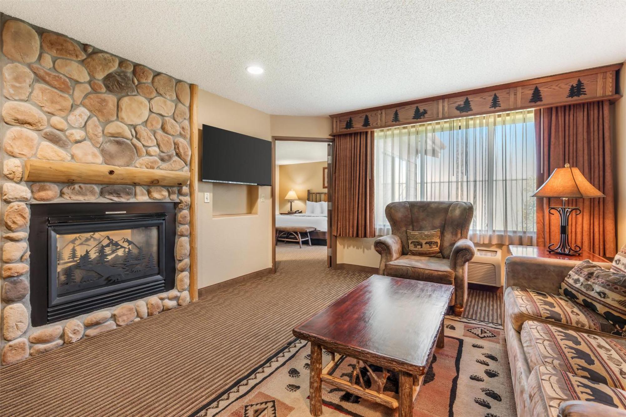 King Suite with Fireplace - Non-smoking