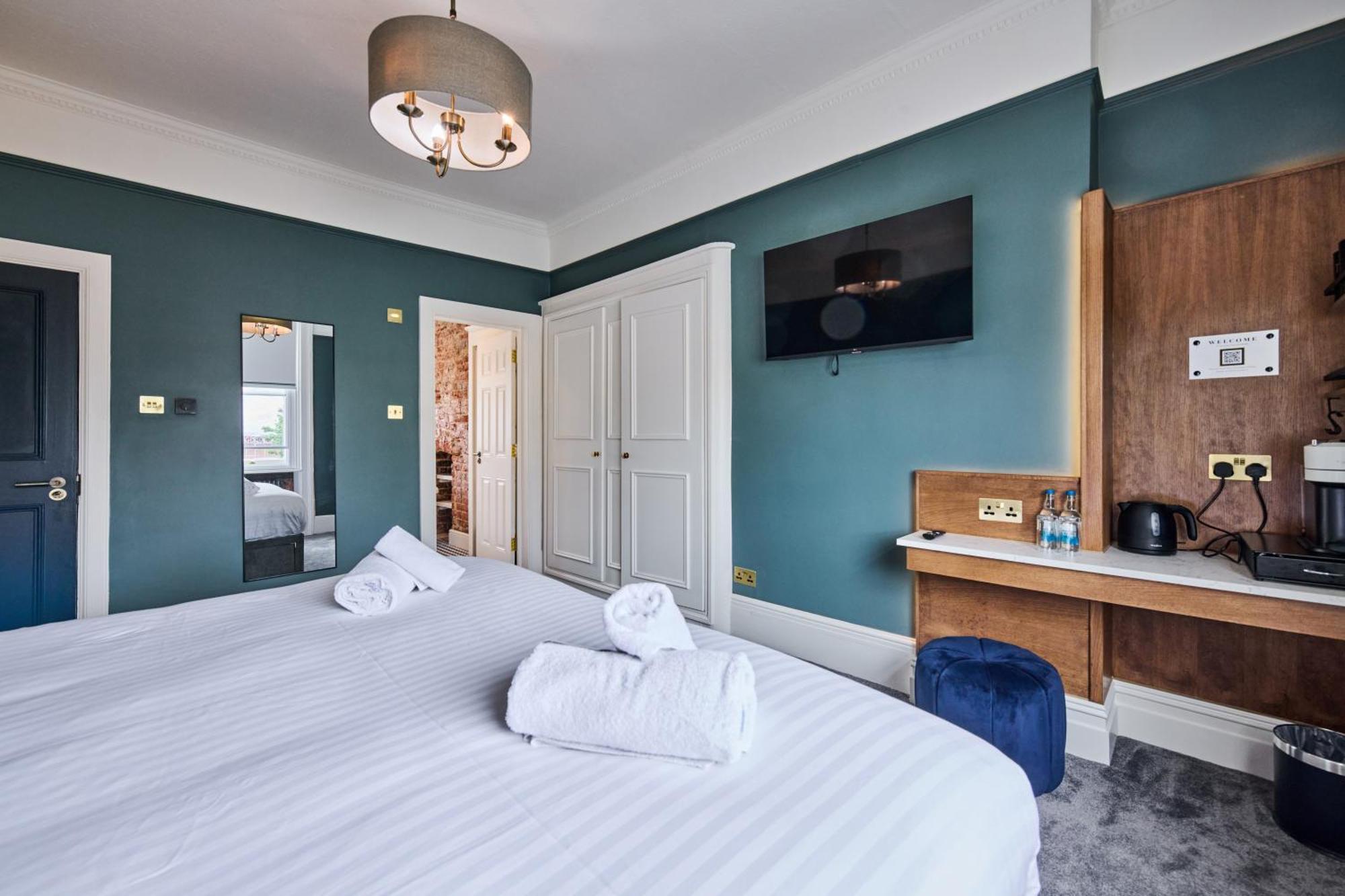 Large Double Room