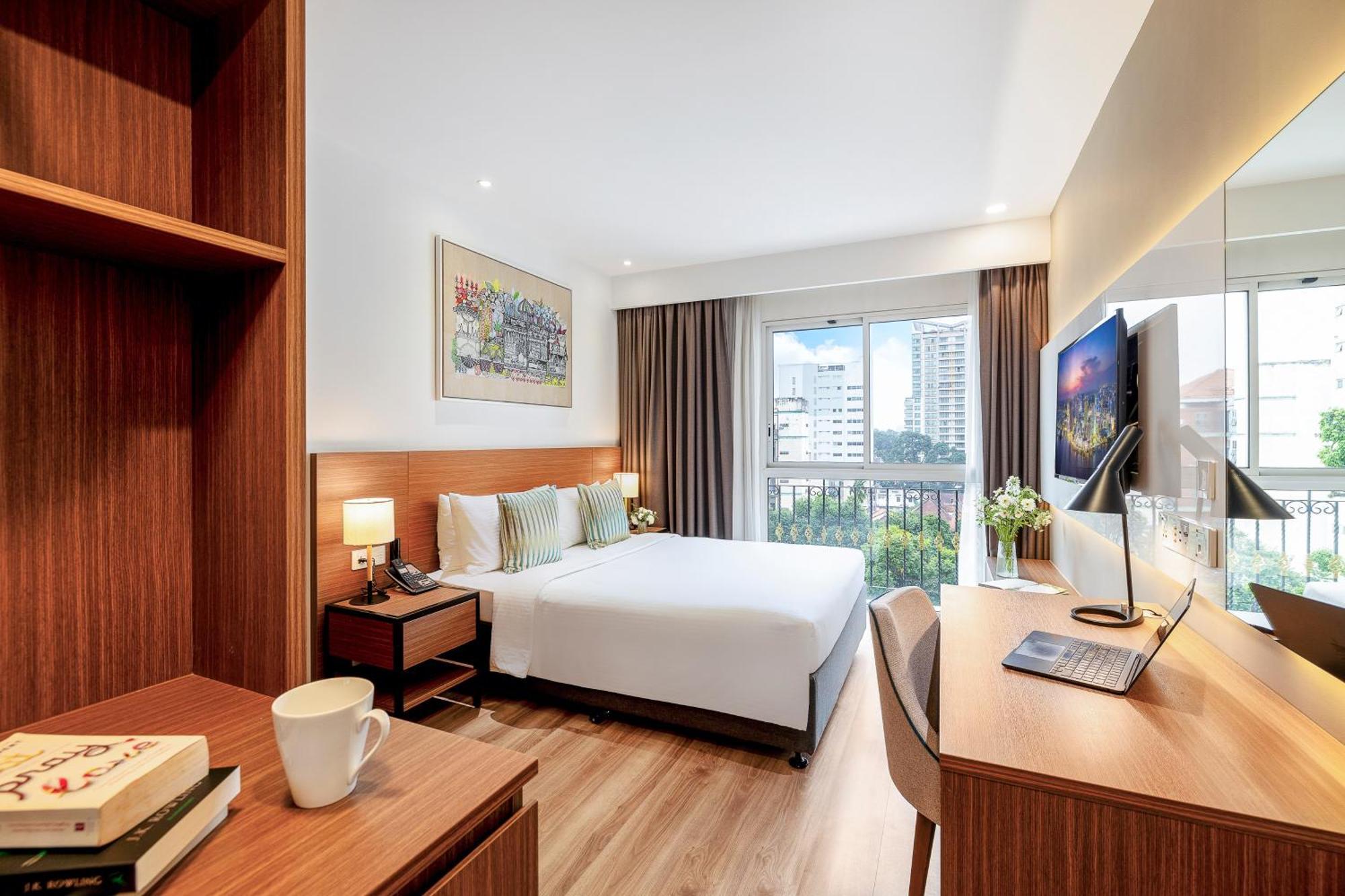 Deluxe Queen Room City View