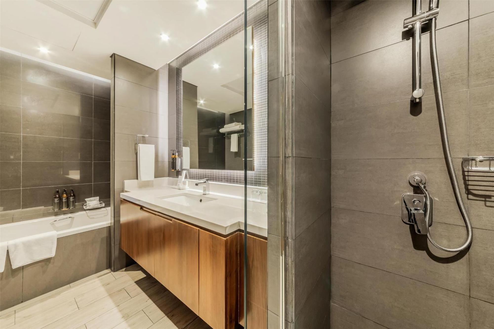 One-Bedroom Suite Lounge Access