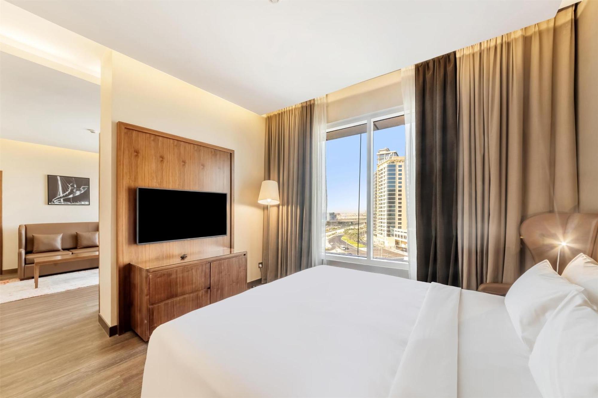 One-Bedroom Suite Lounge Access