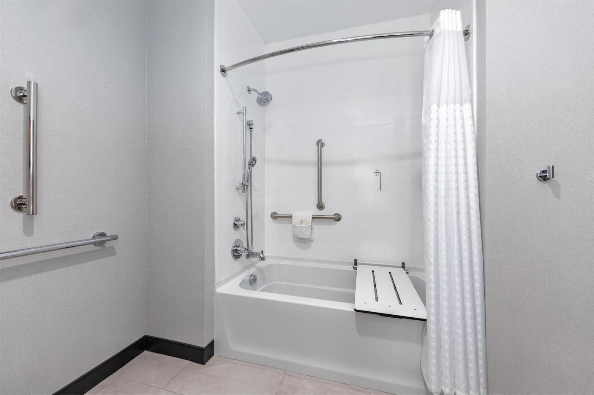 Queen Room with Two Queen Beds and Bath Tub - Disability Access