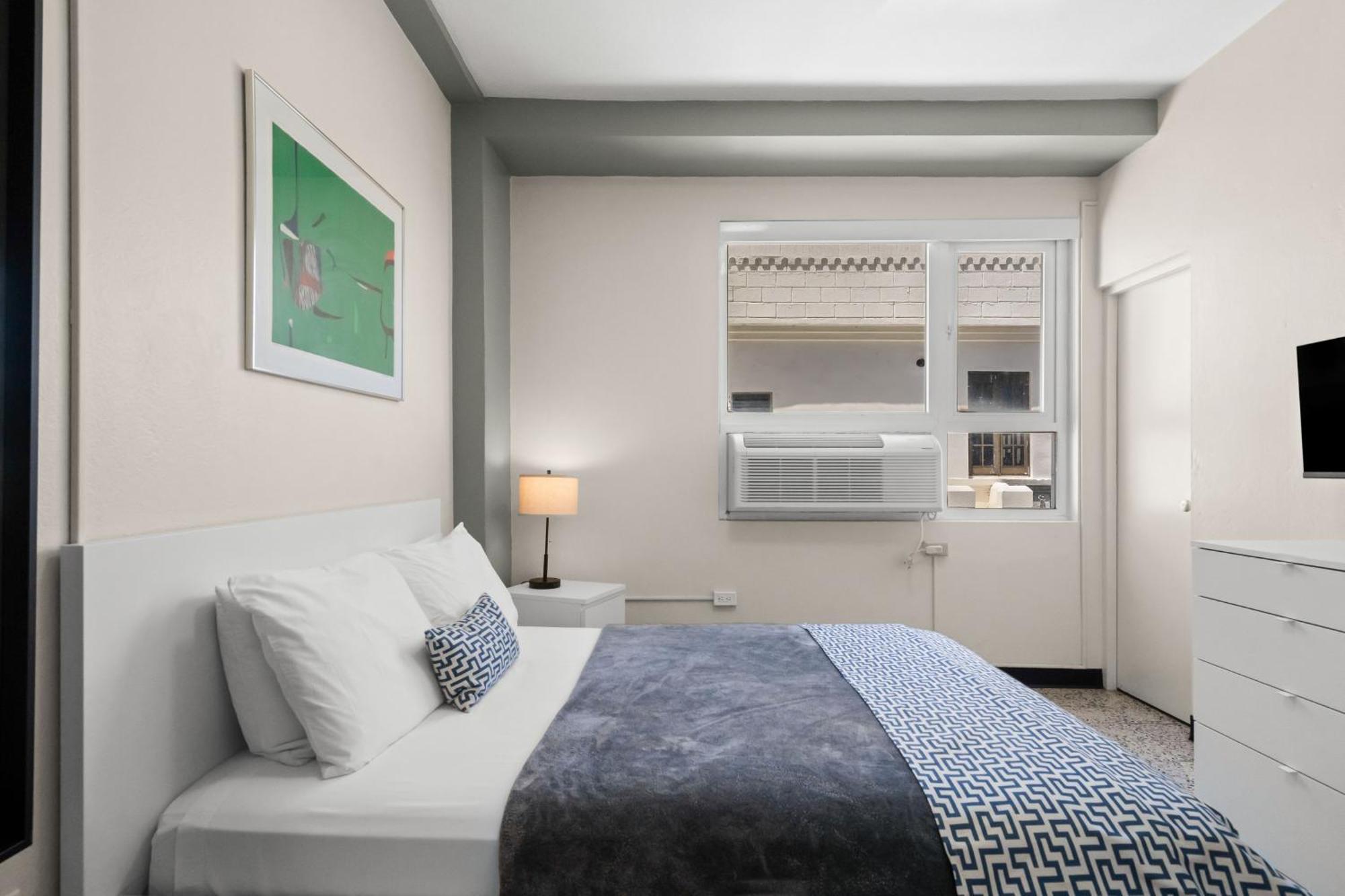 Standard Queen Room
