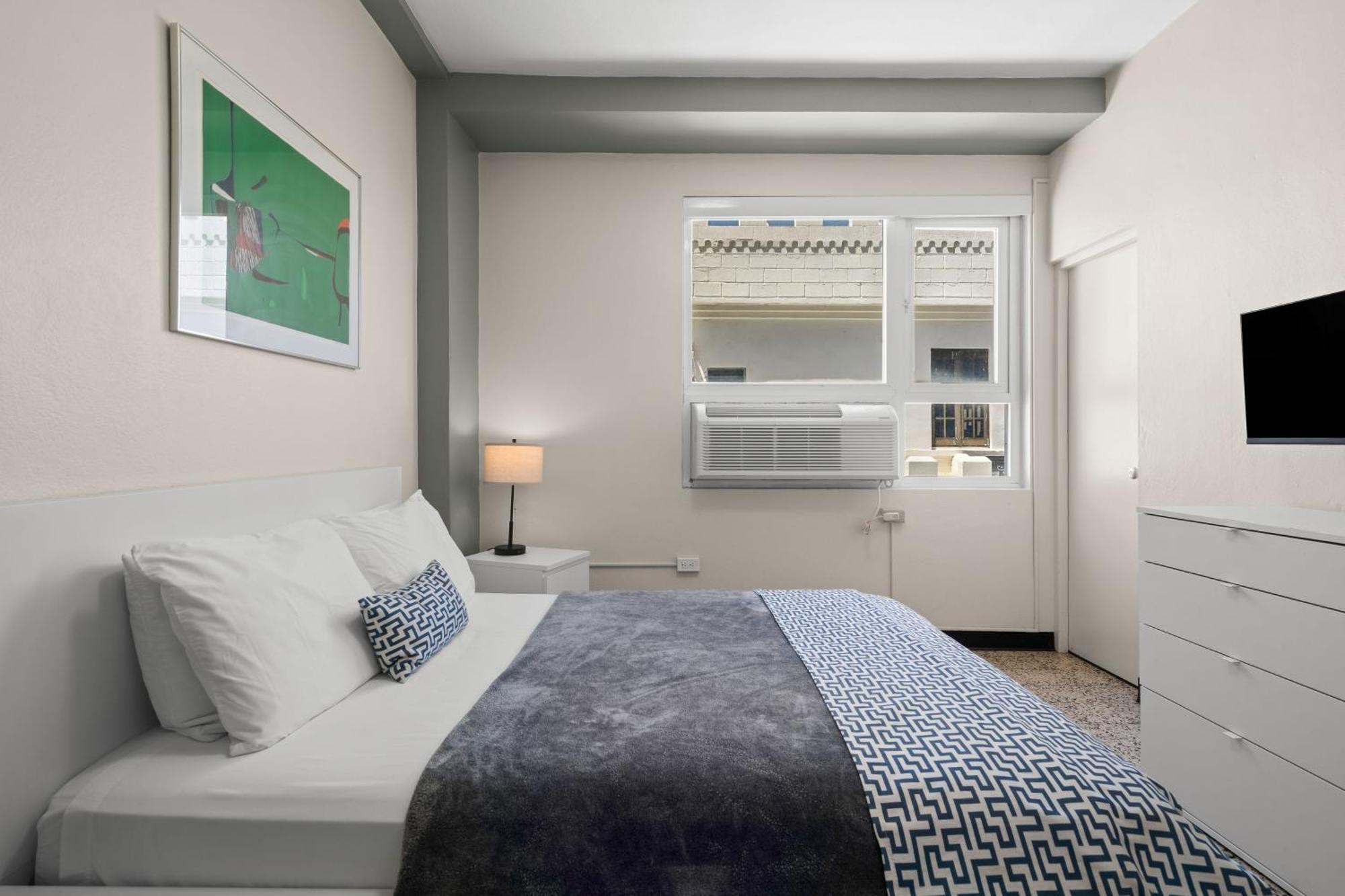Standard Queen Room