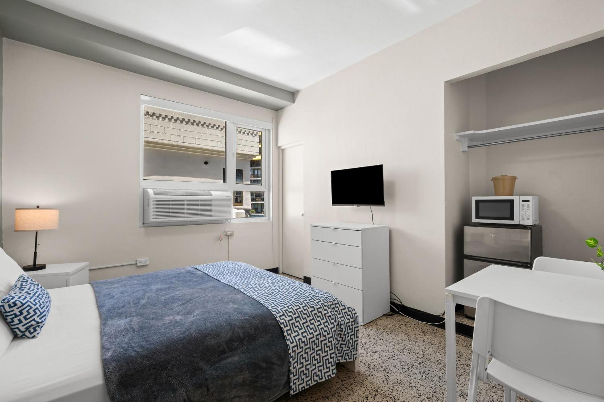 Standard Queen Room
