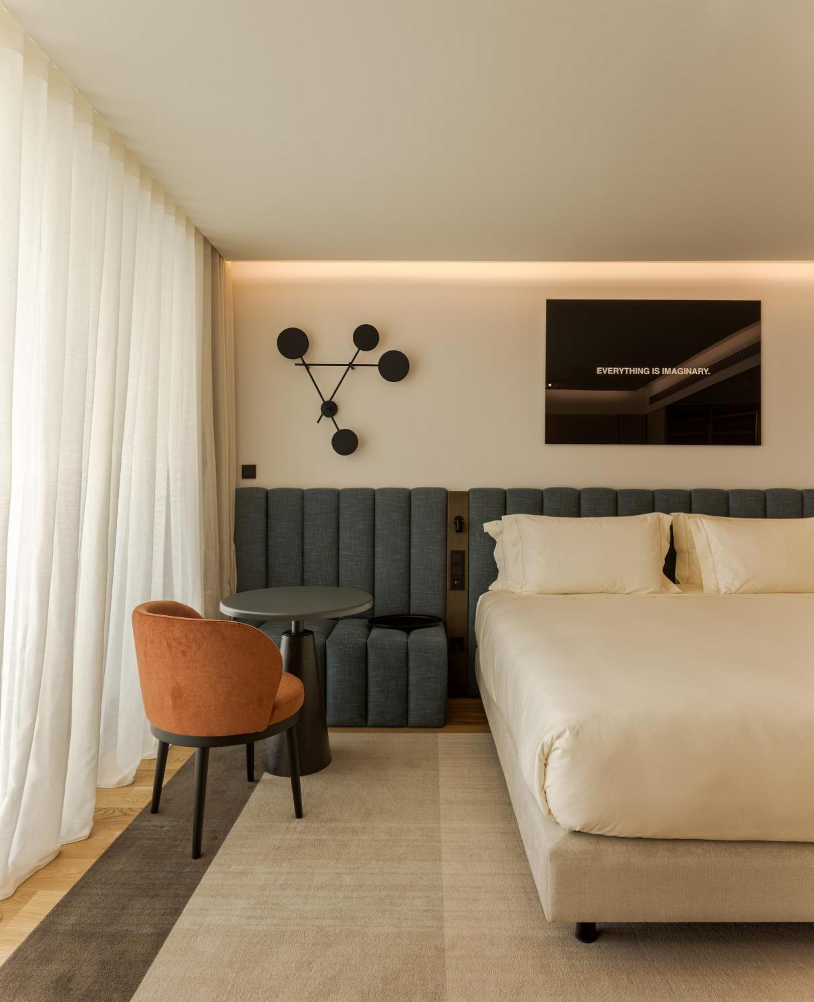 Contemporary Double or Twin Room with Balcony