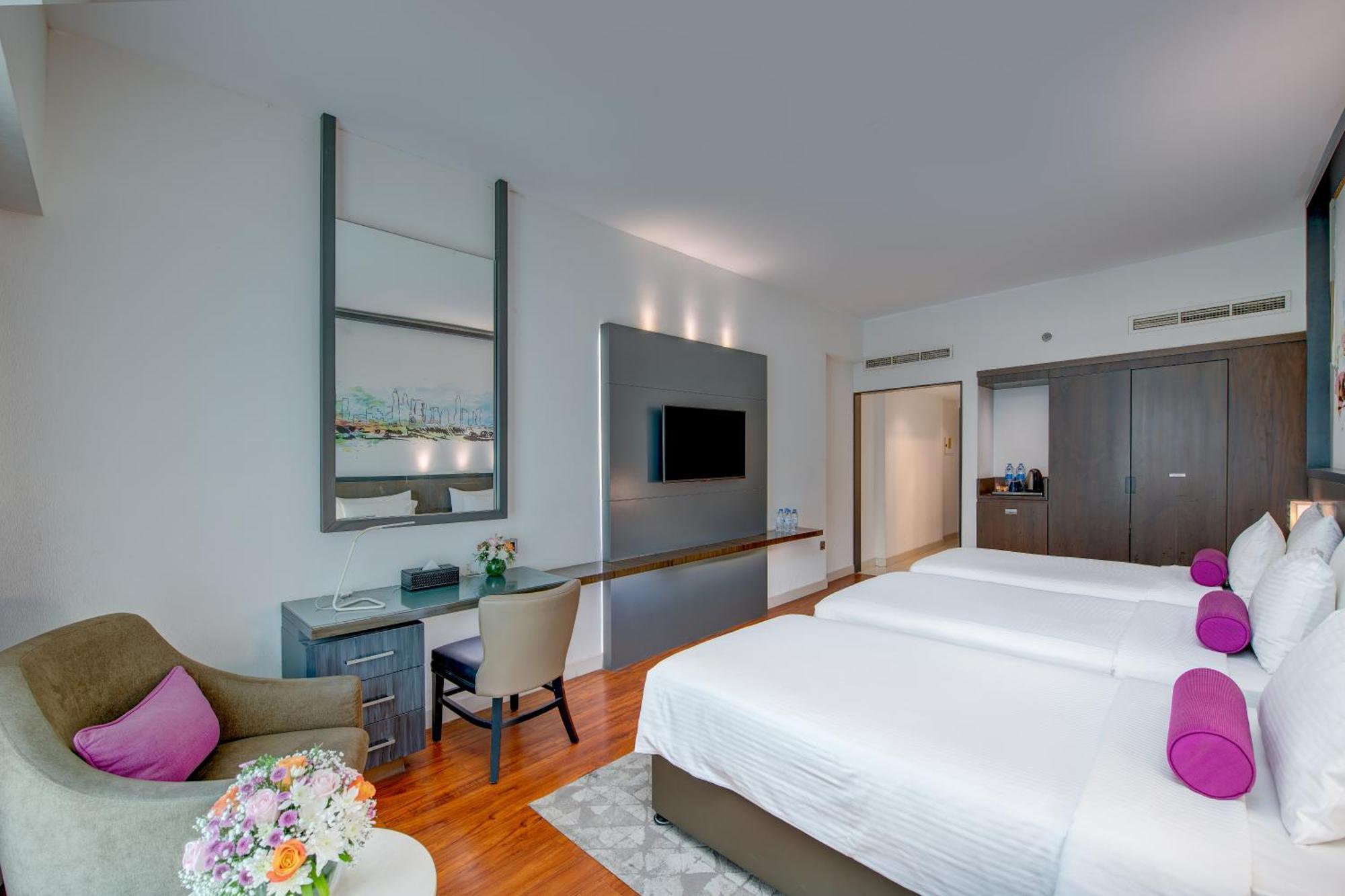 Executive Family Room 3 Twin Beds Non-Smoking