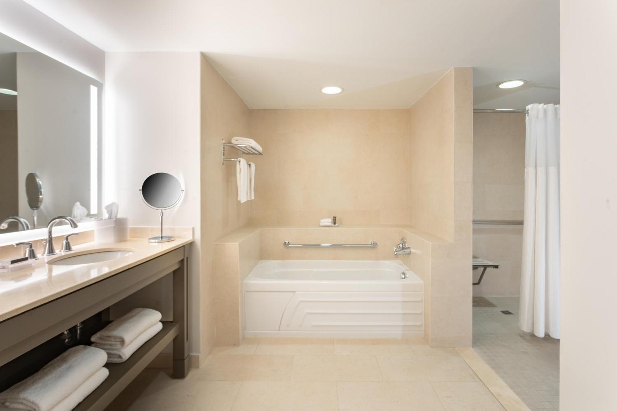 Traditional Room Two Queen Beds City View Bathtub Mobility Hearing Accessible