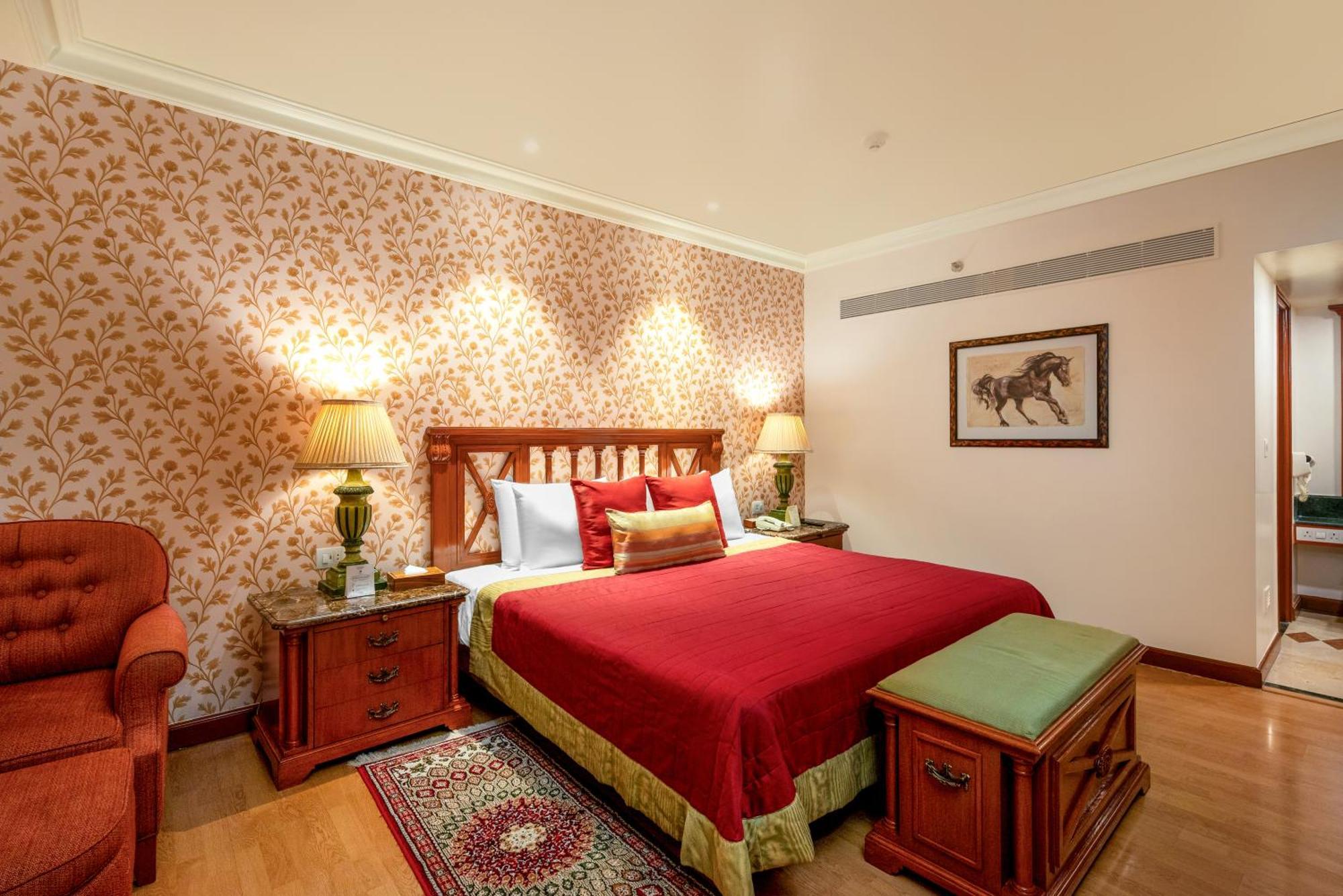 Orchid Suite Separate Living Room Two Way Airport Transfers to T1 only Happy Hours