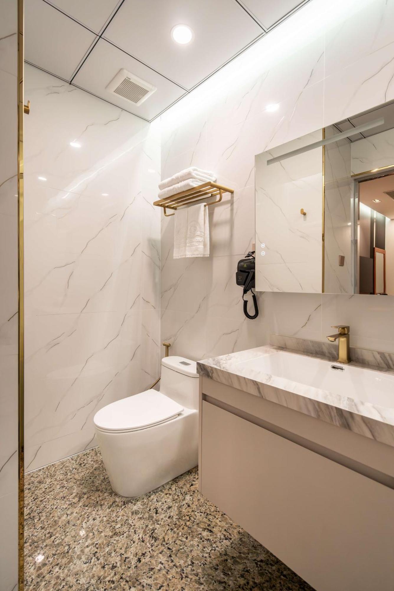Deluxe Double Room Bath