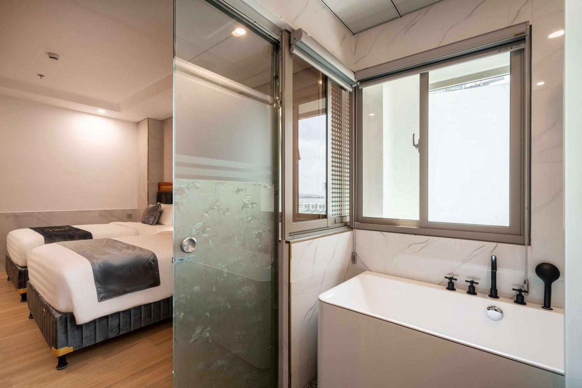 Twin Room Bath
