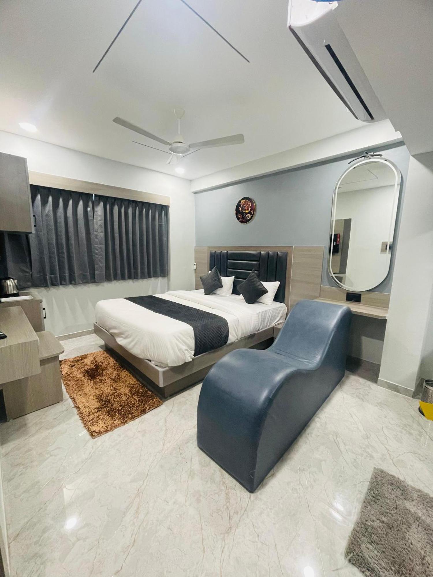 Double Room,1704744506:JPEG