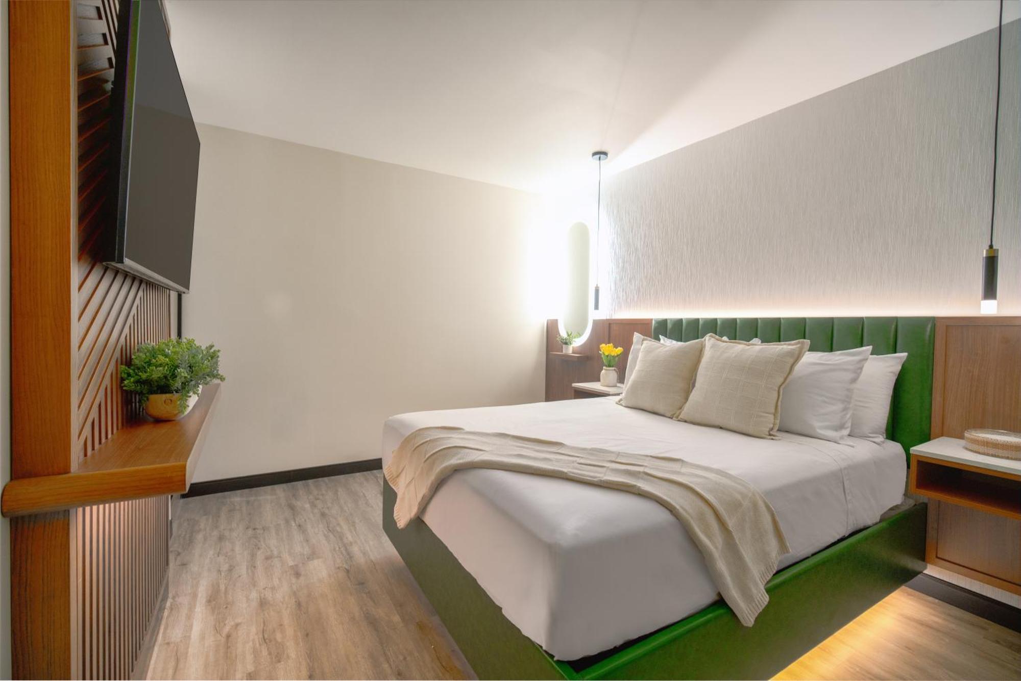 Deluxe Queen Room