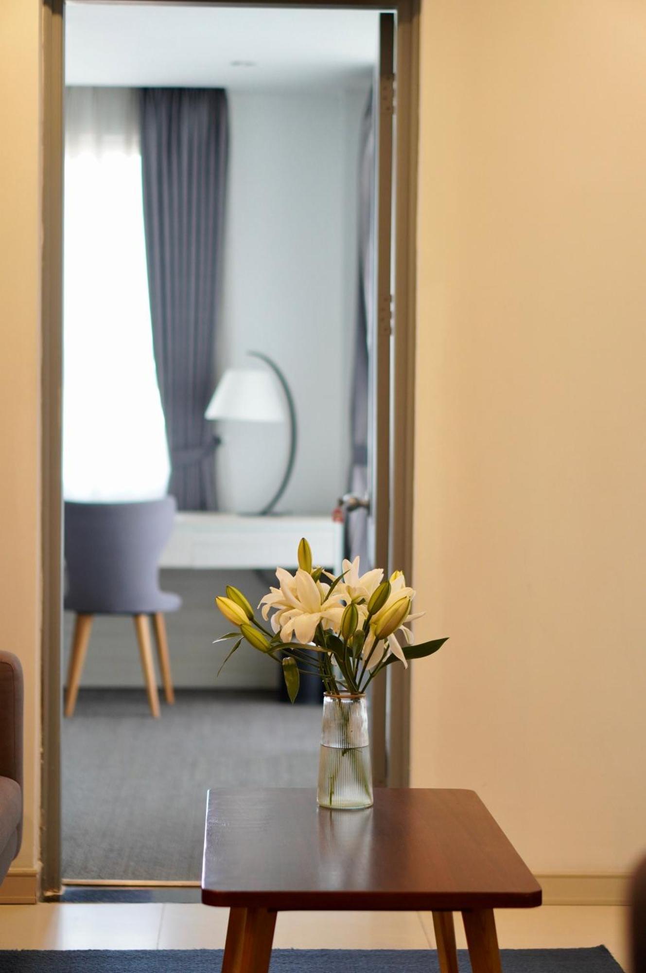 One-Bedroom Apartment City View