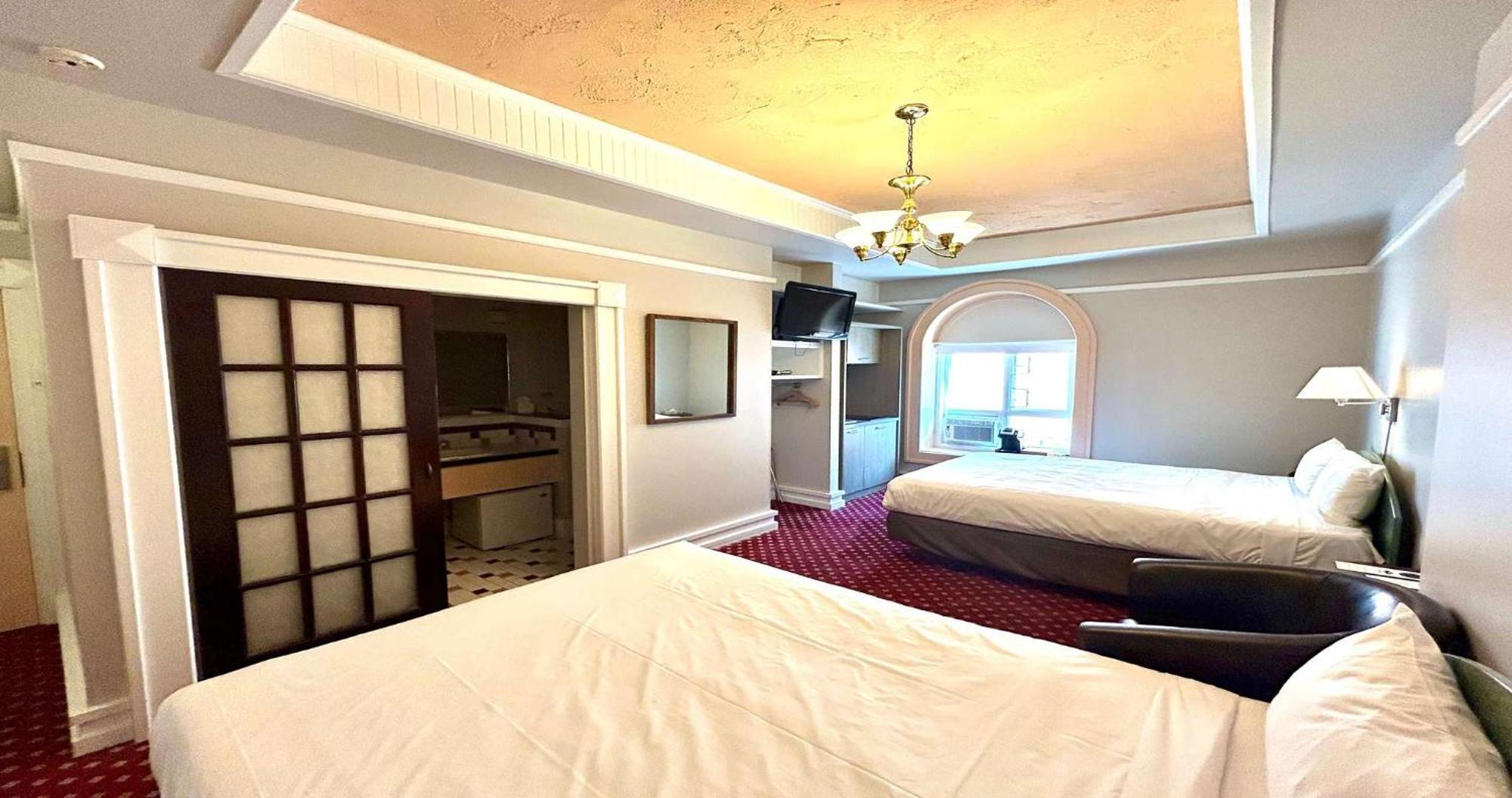 Deluxe Queen Room Two Queen Beds Non-Smoking