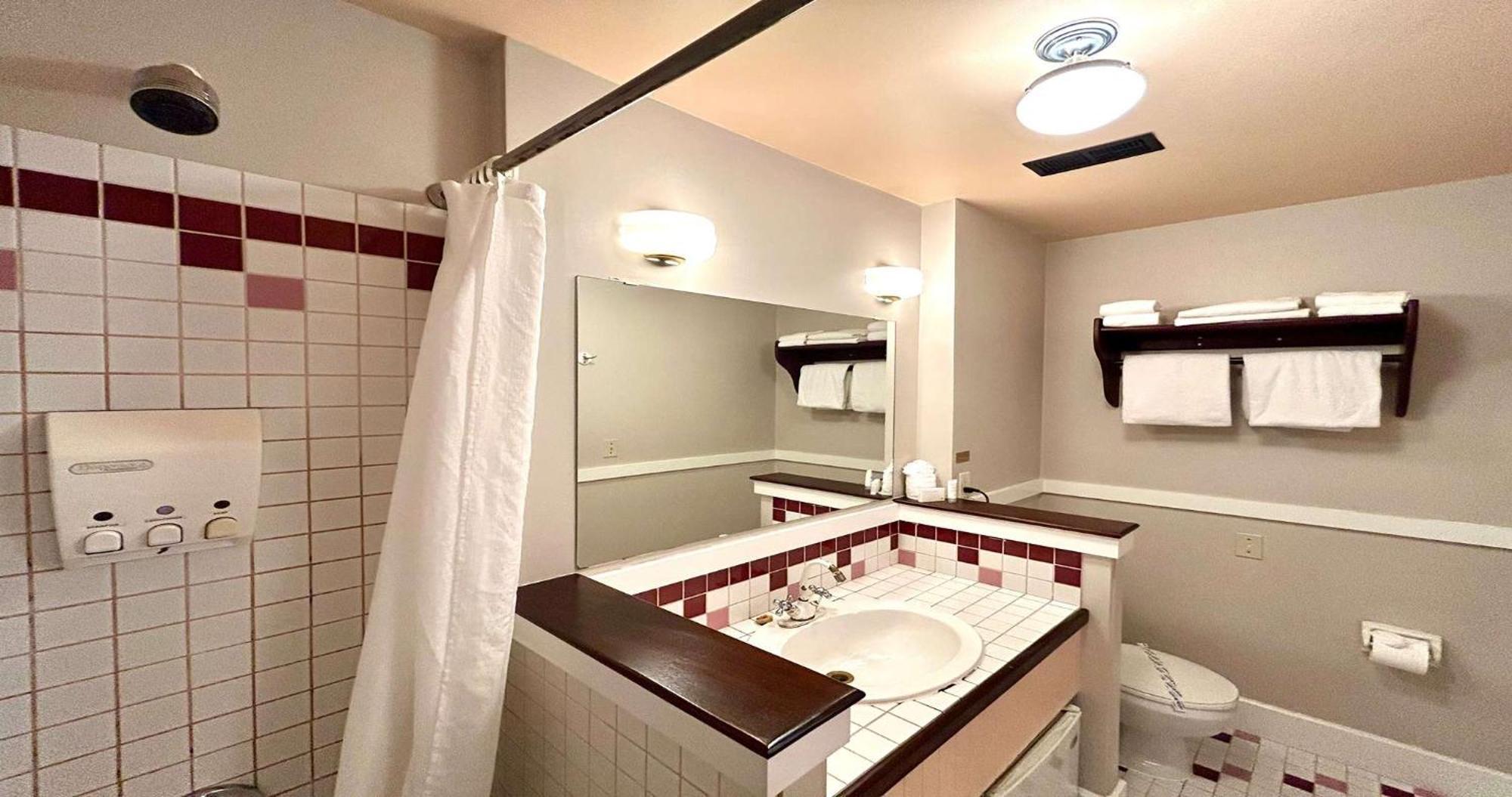 Deluxe Queen Room Two Queen Beds Non-Smoking