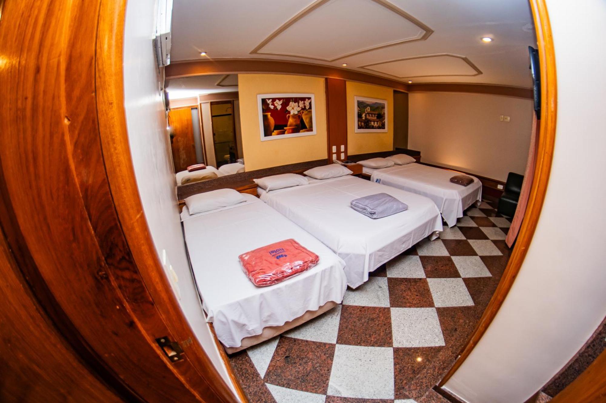 Quintuple Room