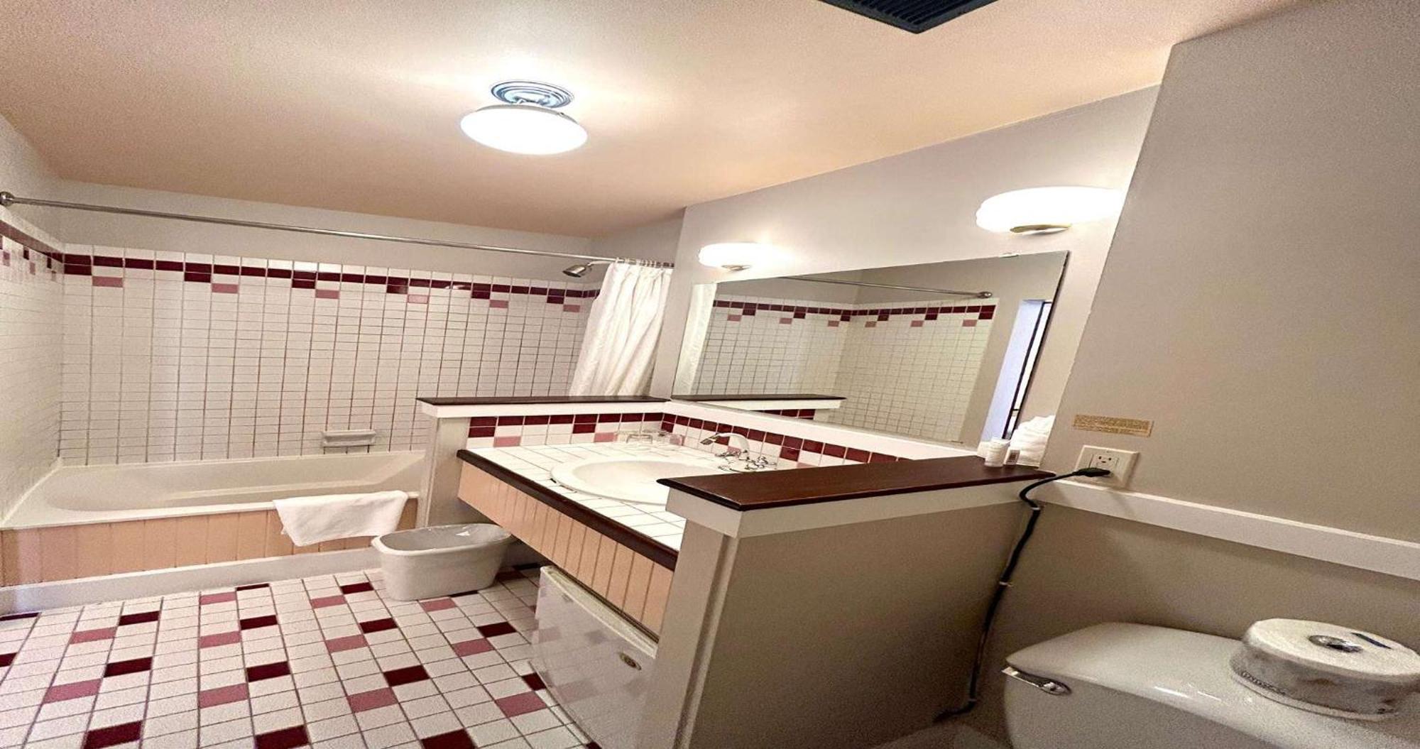 Deluxe Queen Room Two Queen Beds Non-Smoking