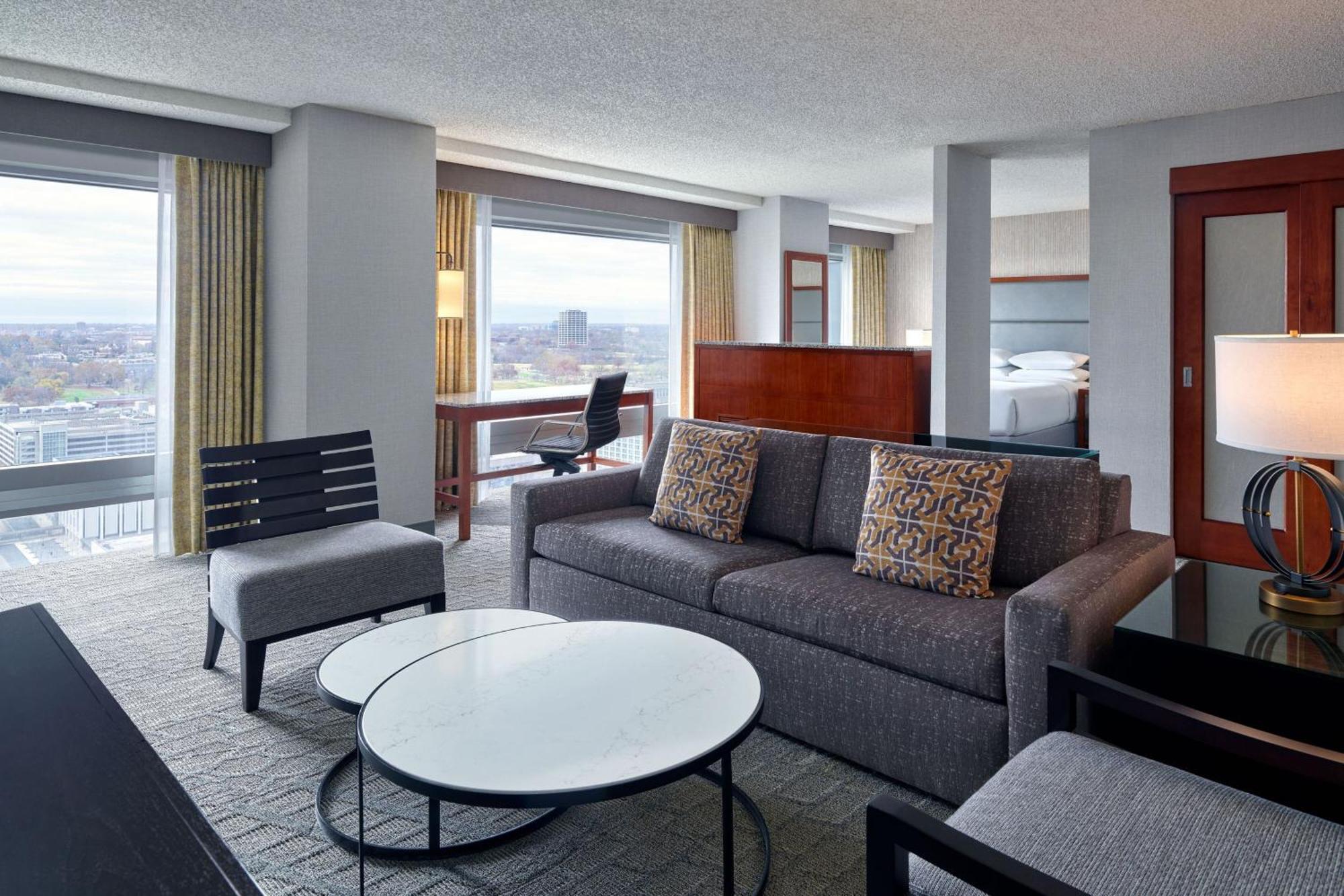 Studio Suite, 1 Queen, Sofa Bed Skyline view