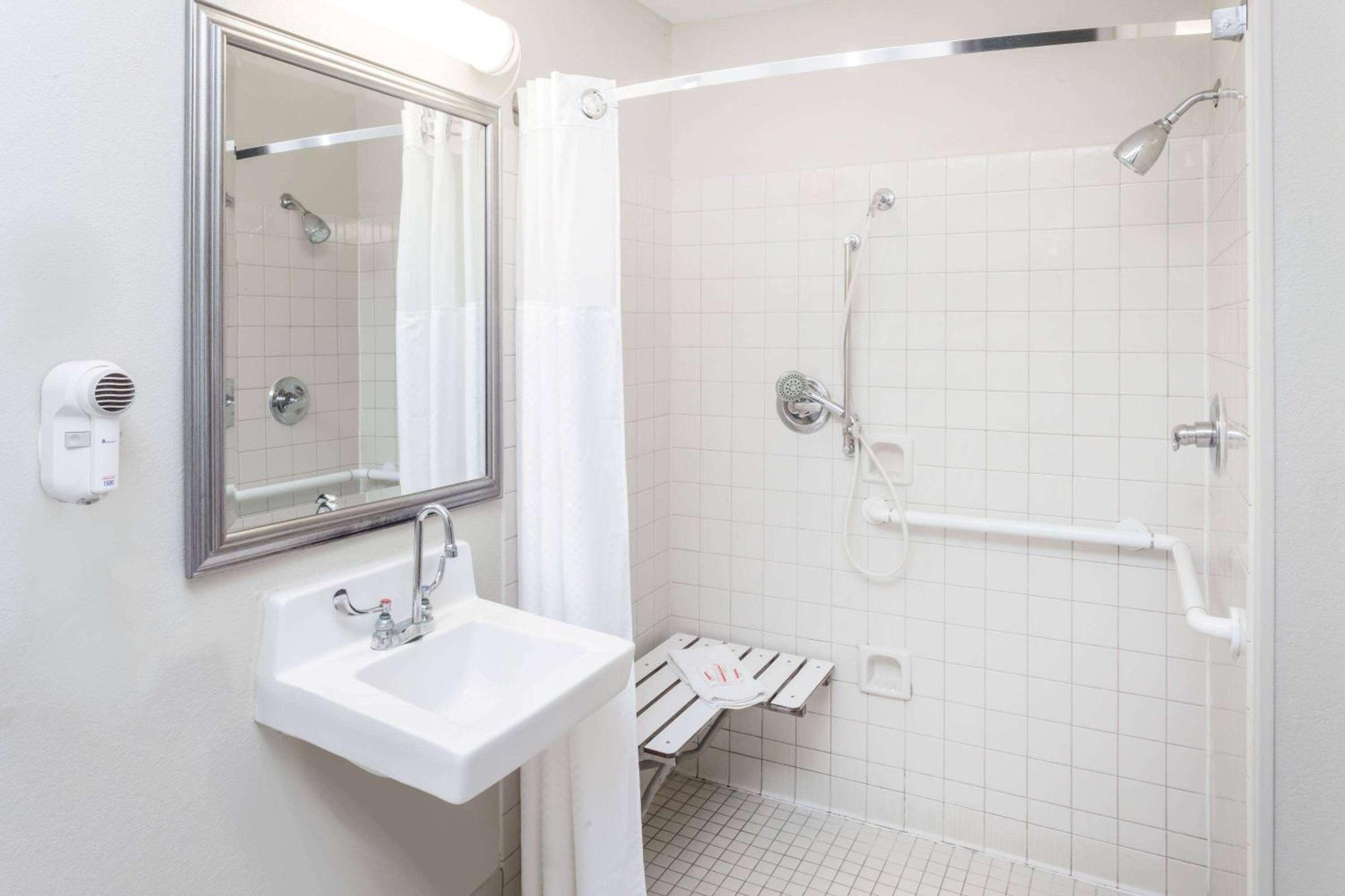 King Room Roll Shower Disability Access