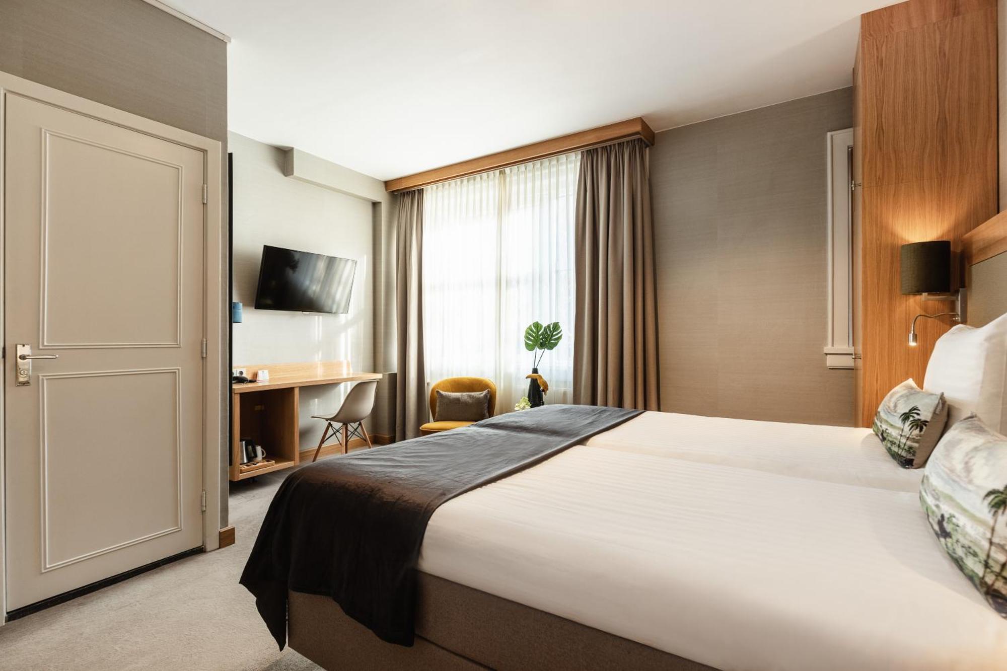 Small Queen Room