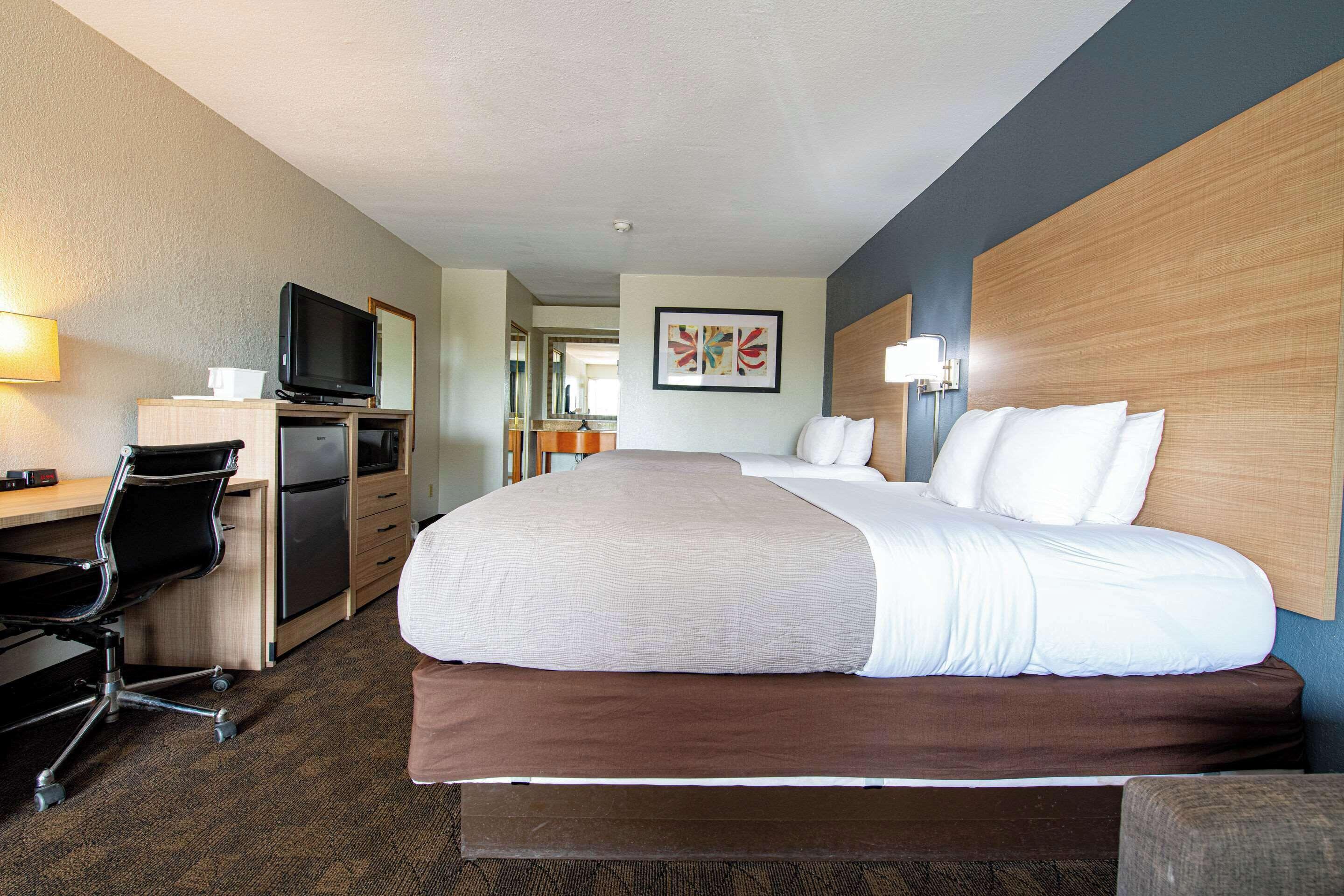Standard Queen Room Two Queen Beds Non-Smoking