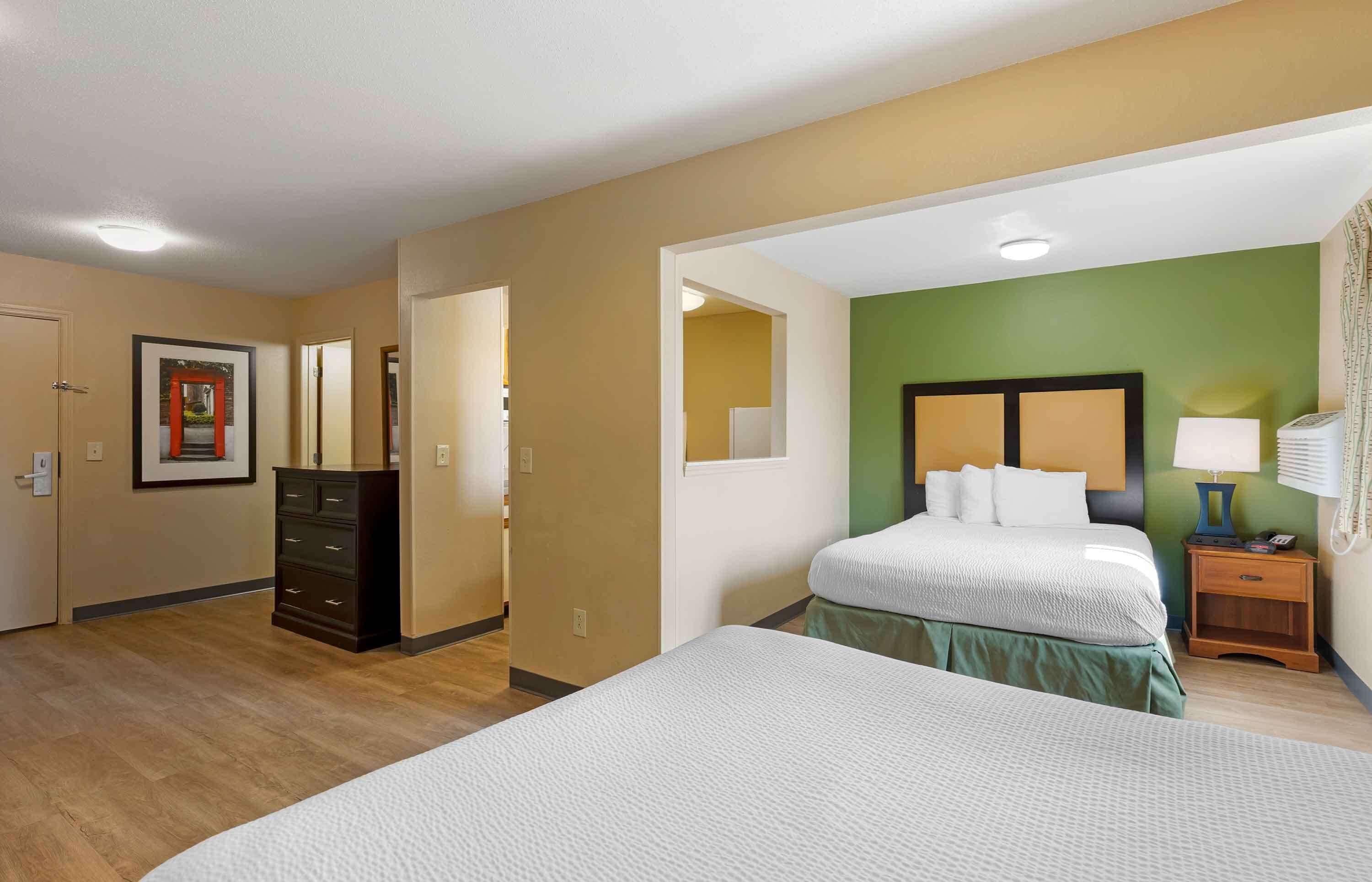 2 Queen Beds | Non-Smoking Kitchen