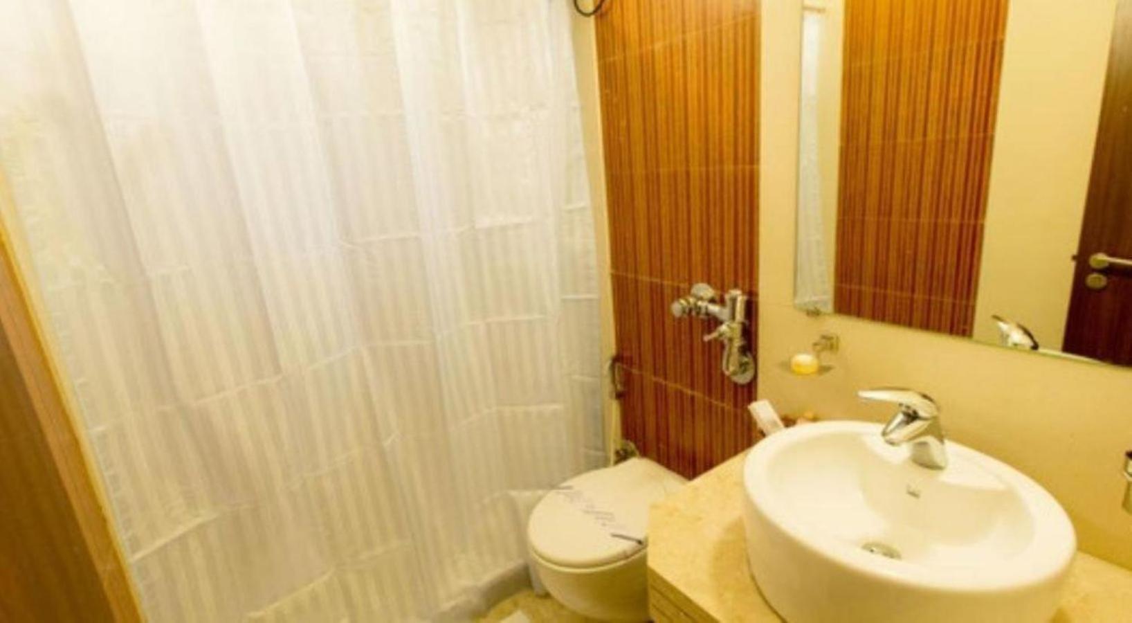 Six Bedroom Apartment